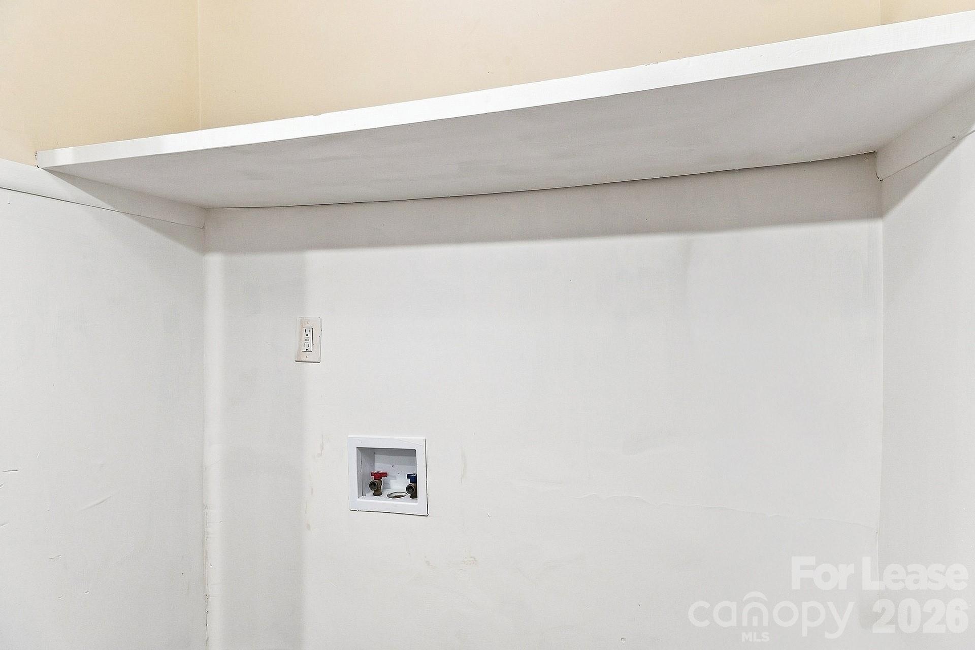 910 Canton Place Property Photo 12