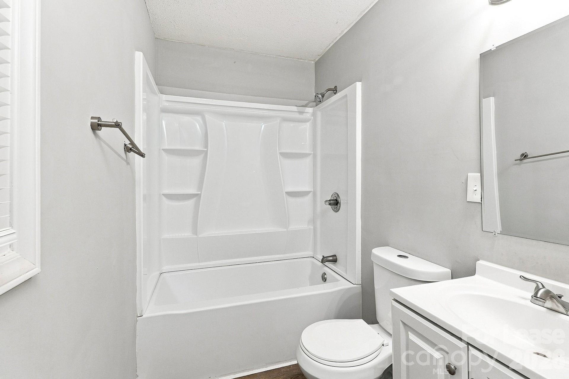 910 Canton Place Property Photo 14