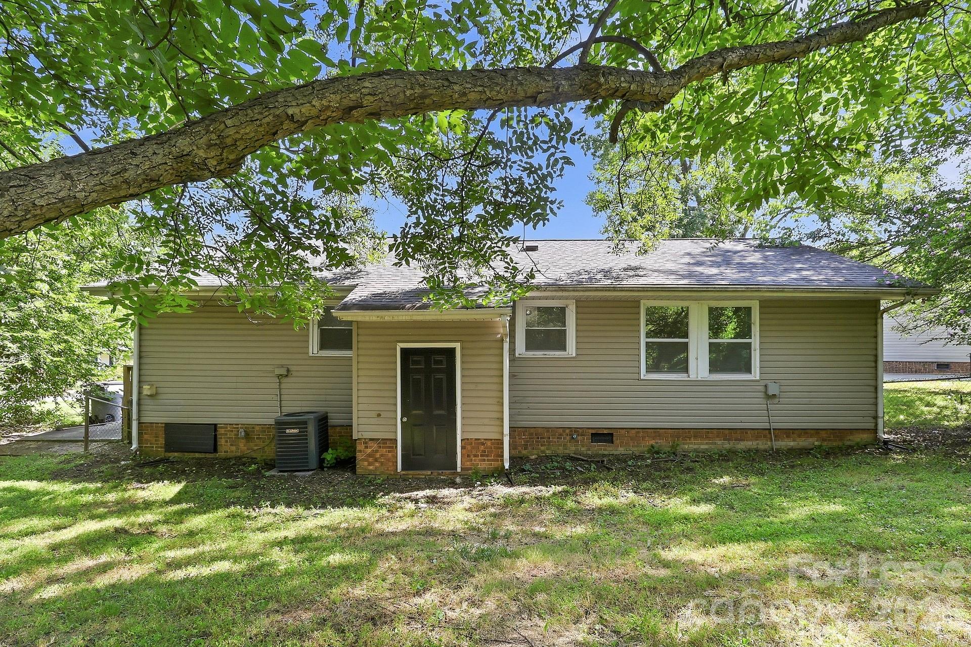 910 Canton Place Property Photo 15
