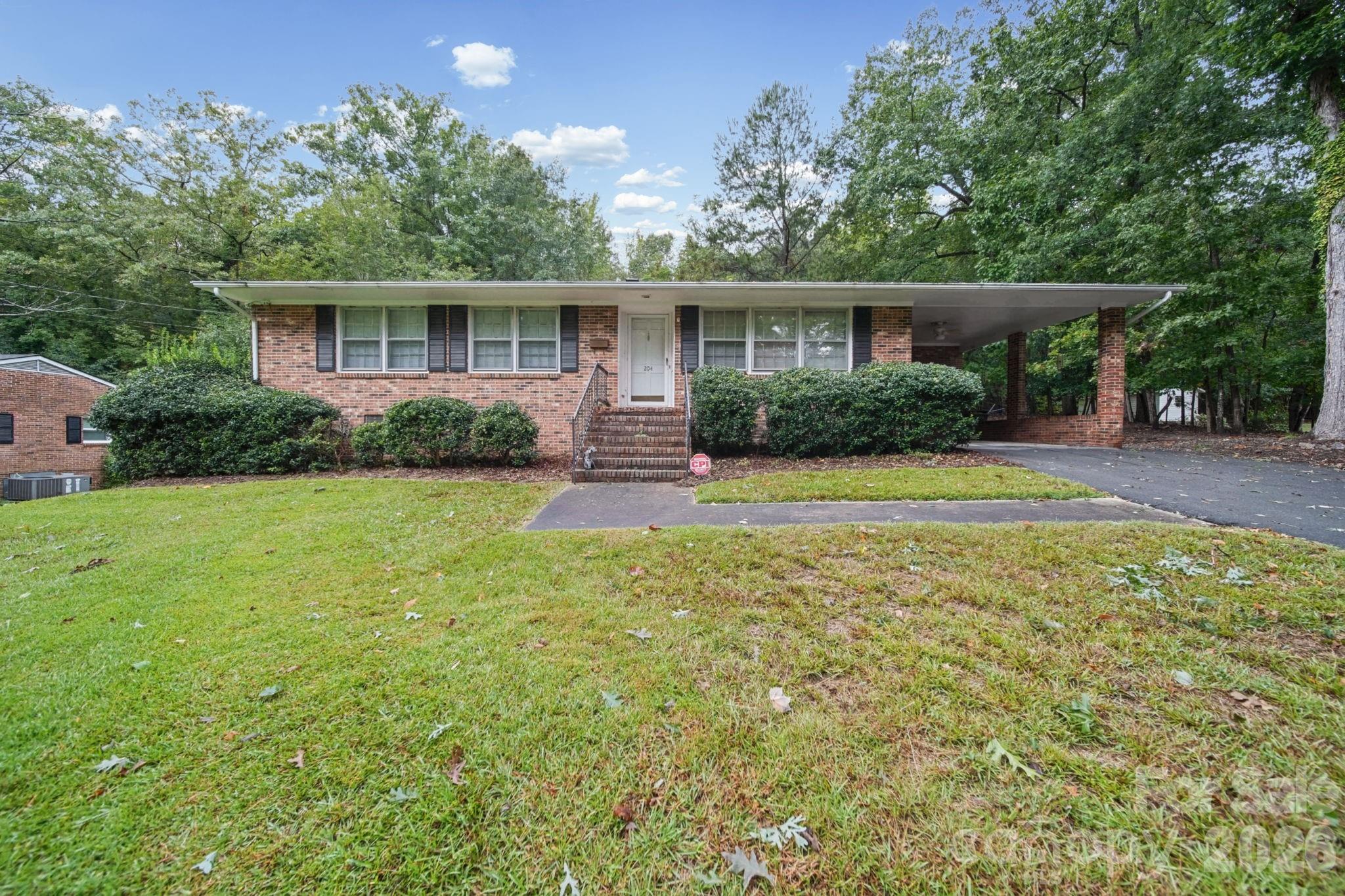 204 Breslin Street Property Photo 1