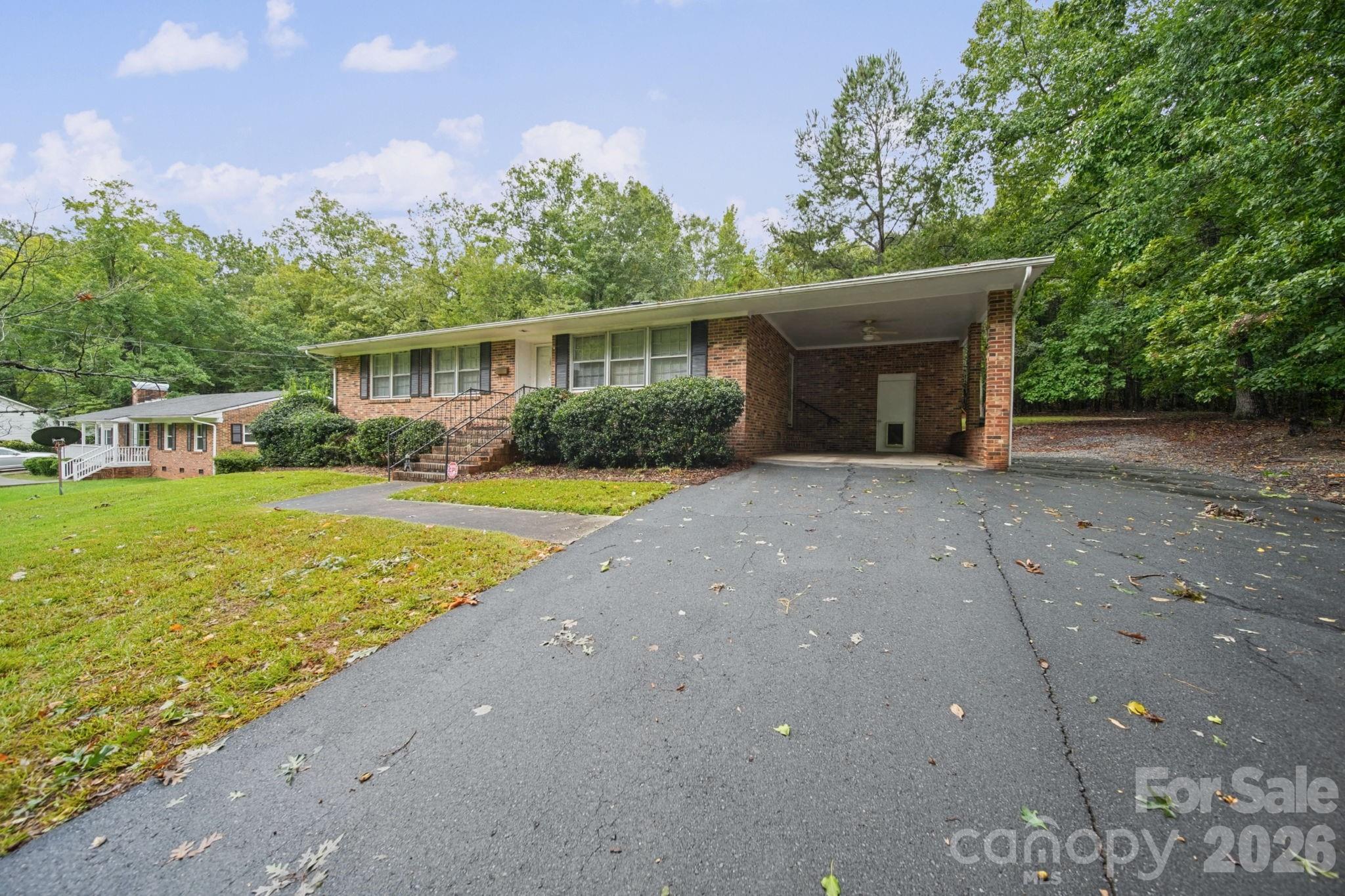 204 Breslin Street Property Photo 2