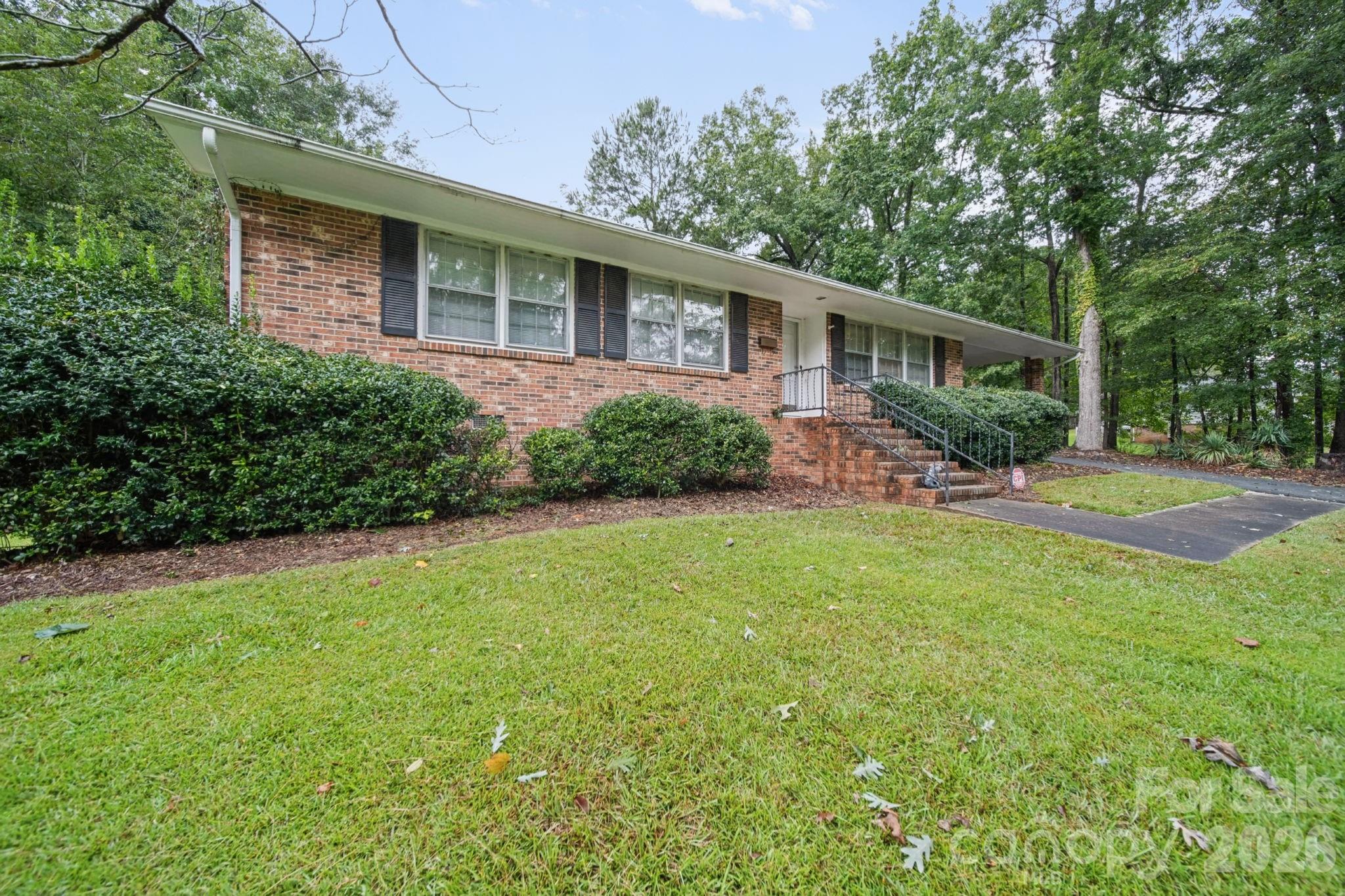204 Breslin Street Property Photo 3