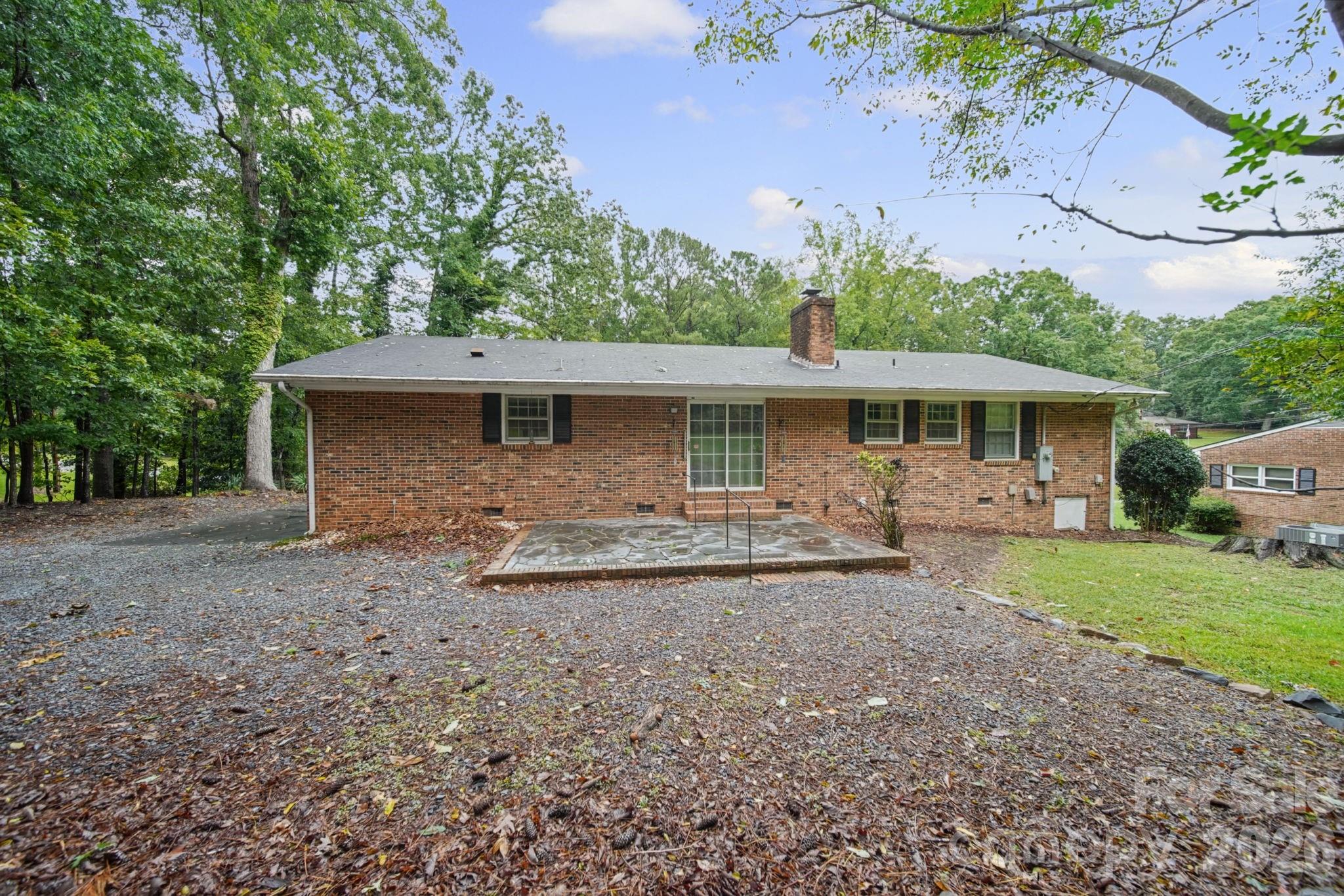 204 Breslin Street Property Photo 6