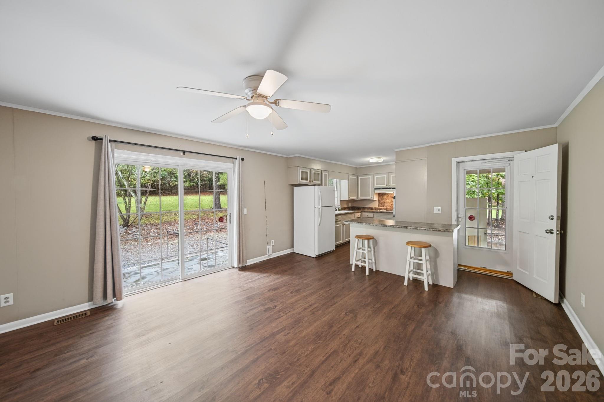 204 Breslin Street Property Photo 15