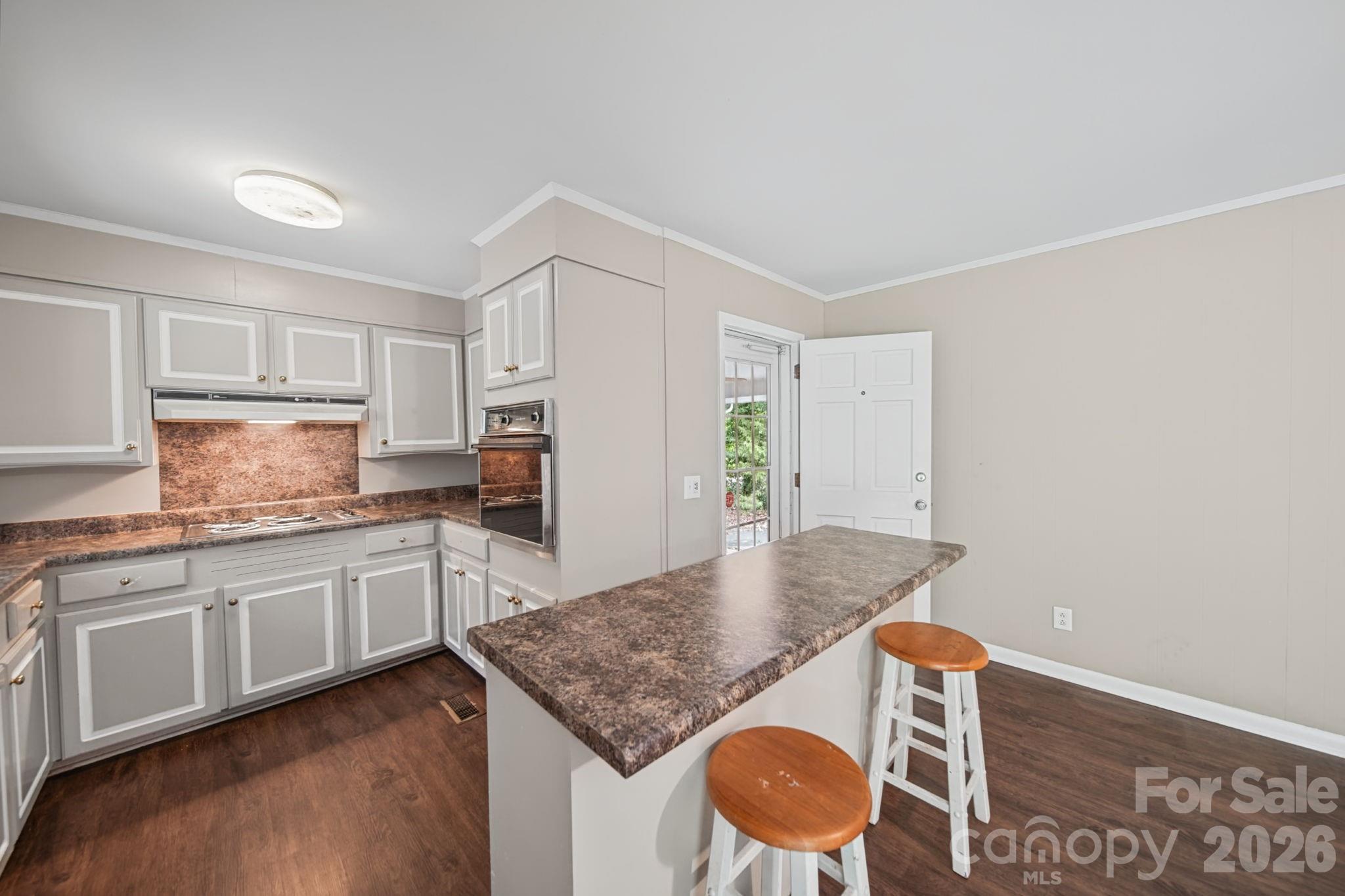 204 Breslin Street Property Photo 19
