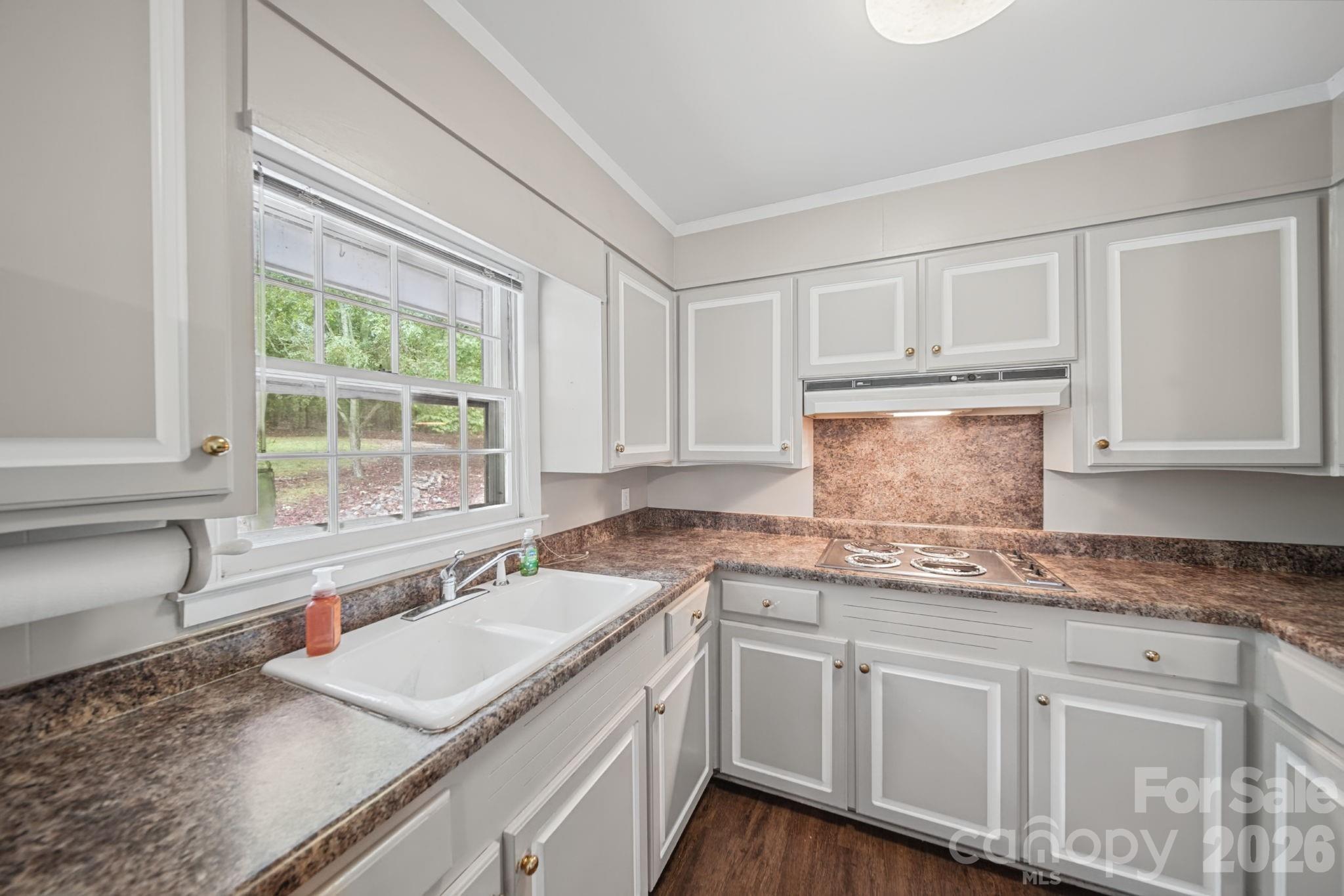 204 Breslin Street Property Photo 20