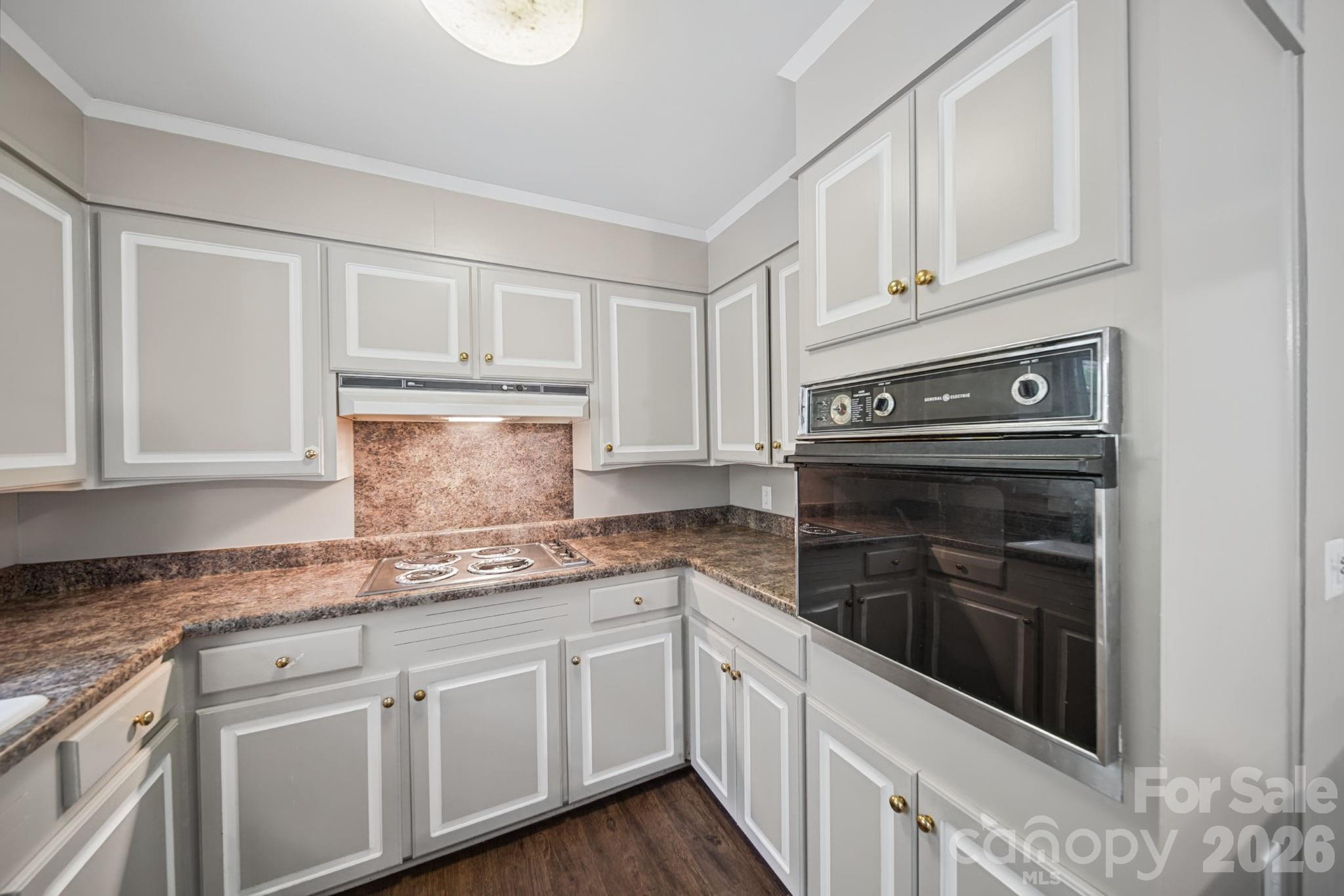 204 Breslin Street Property Photo 21