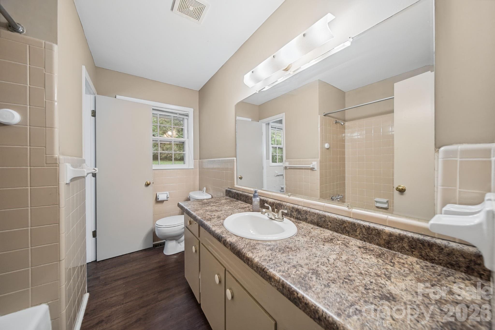 204 Breslin Street Property Photo 23