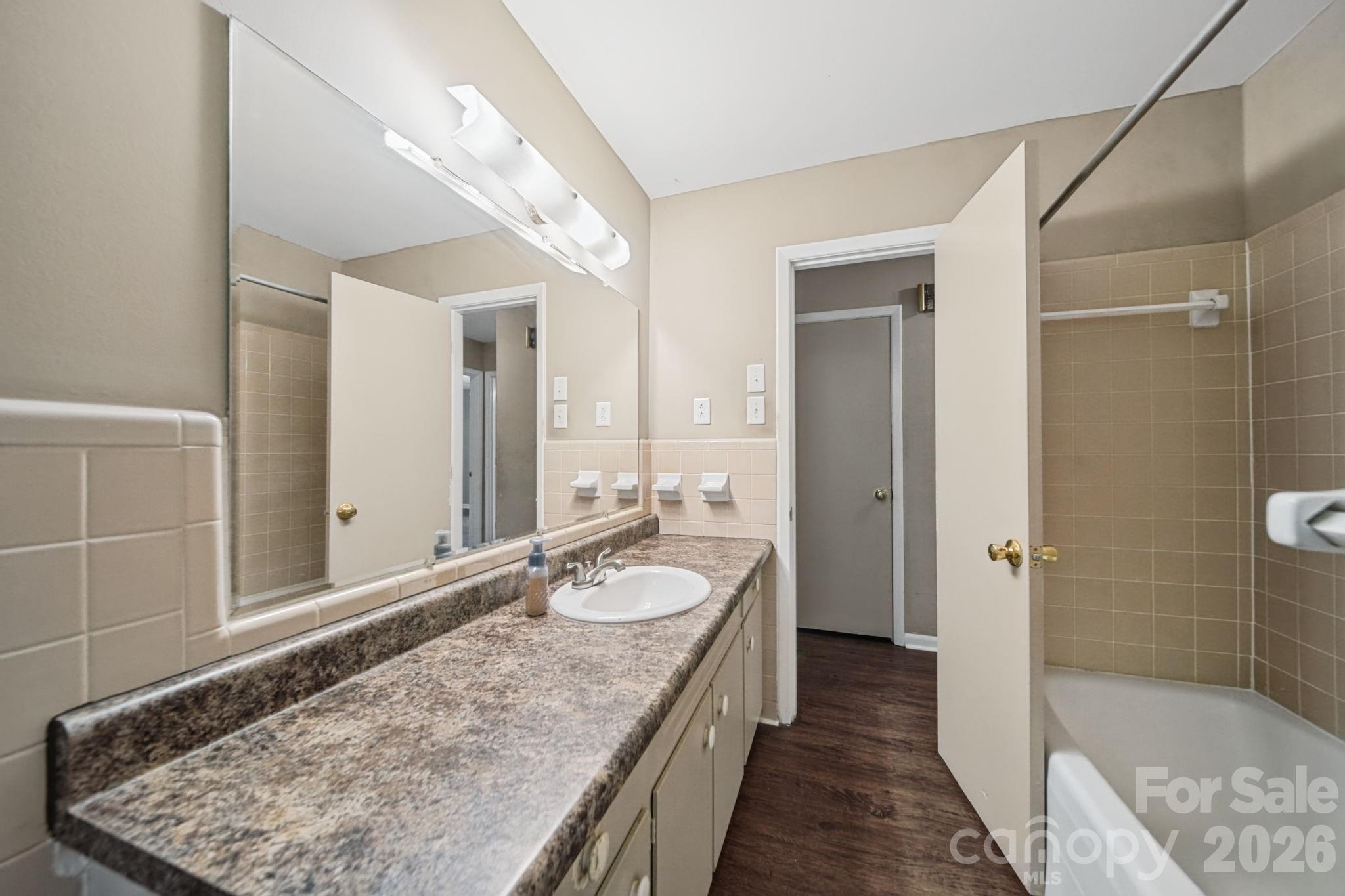 204 Breslin Street Property Photo 24