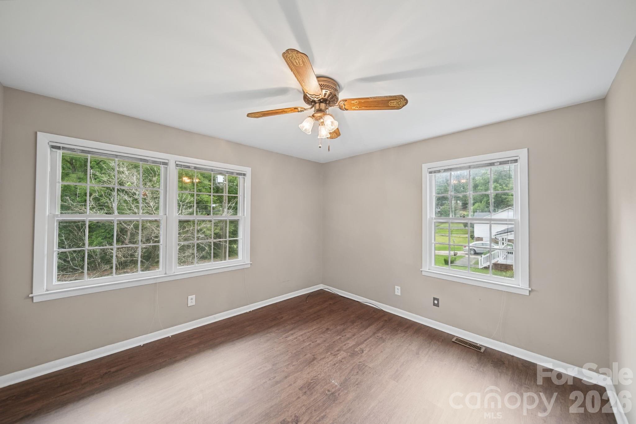 204 Breslin Street Property Photo 29