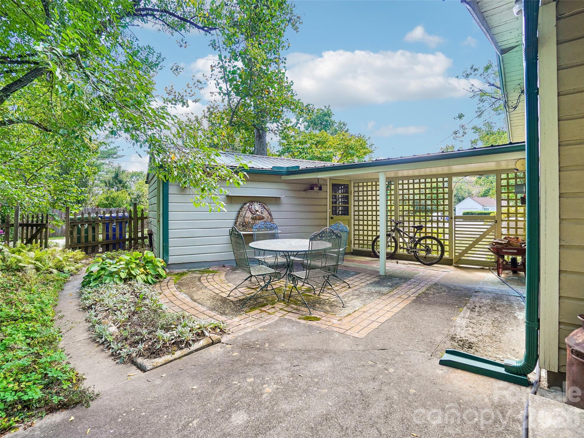 75 Cisco Road Property Photo 40