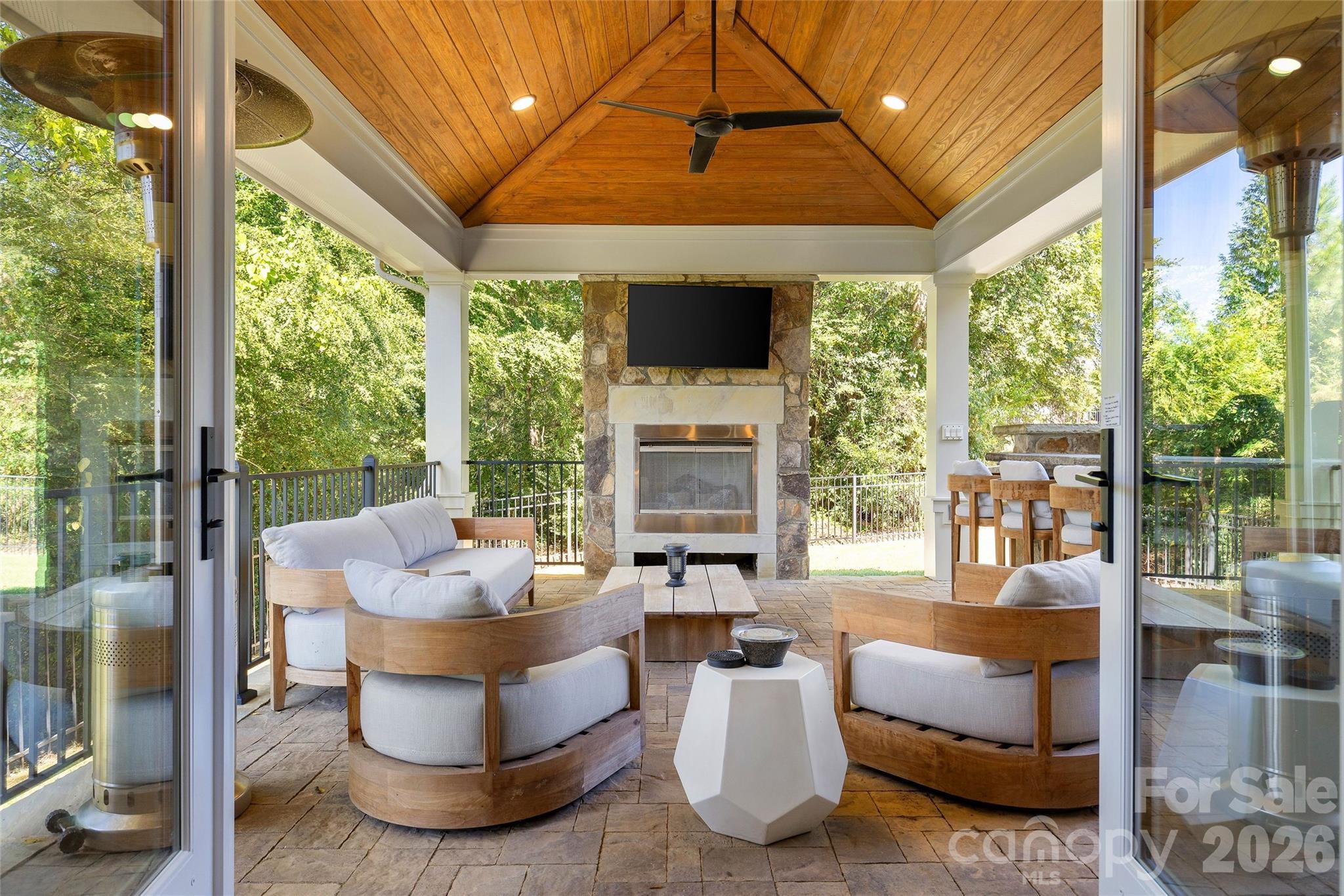 18510 Clavemorr Castle Court Property Photo 40