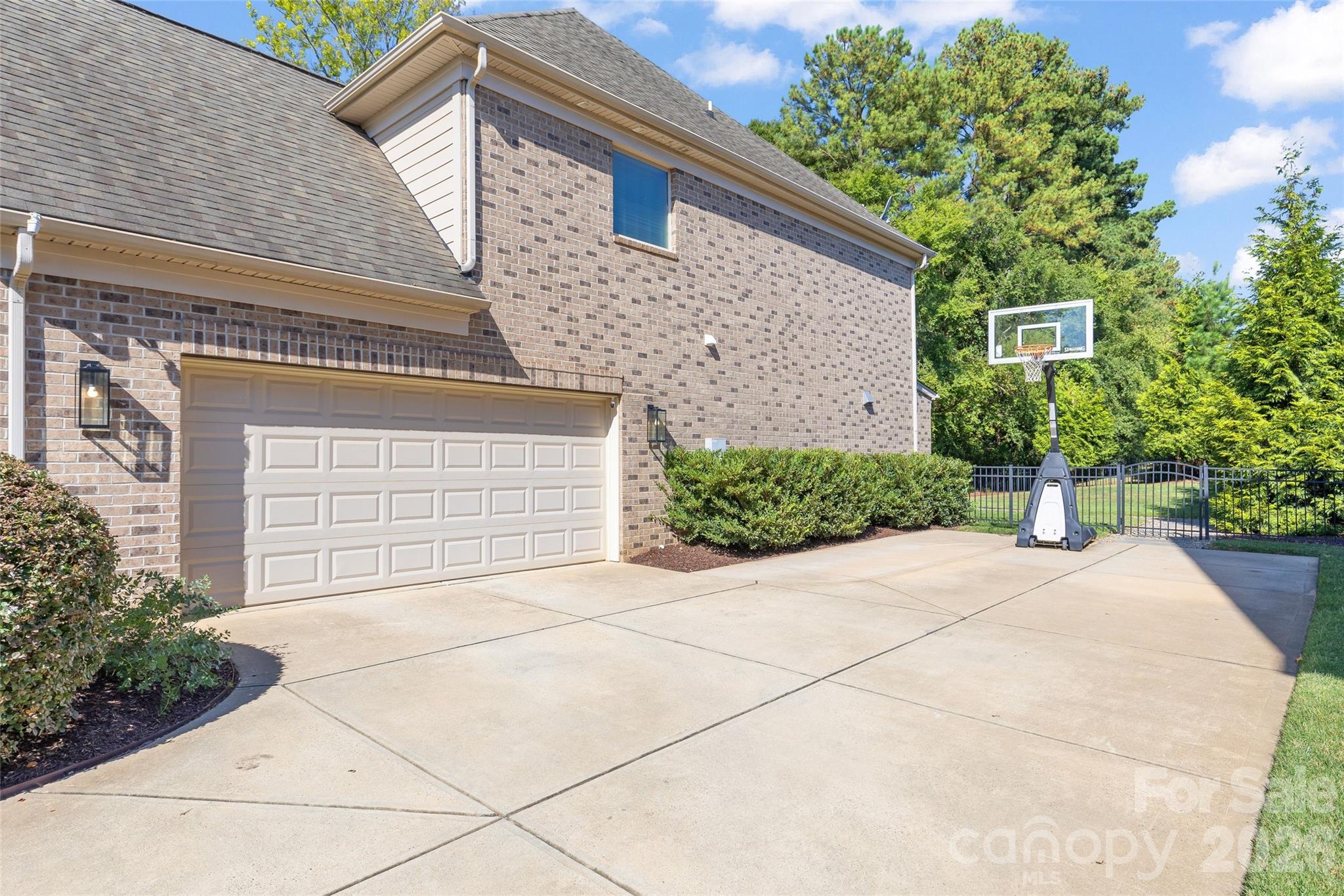 18510 Clavemorr Castle Court Property Photo 46