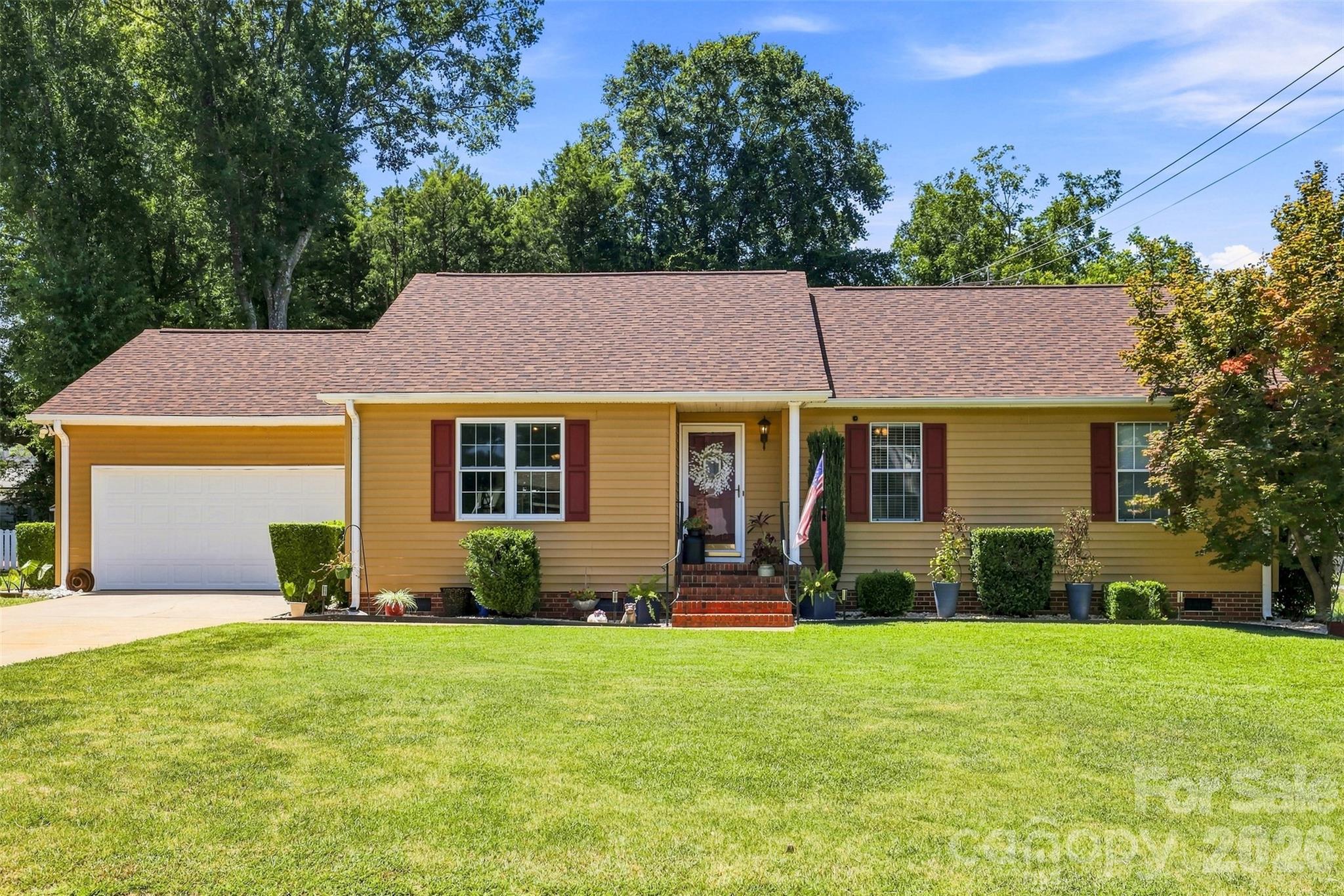 1009 Willow Run Road Property Photo 1