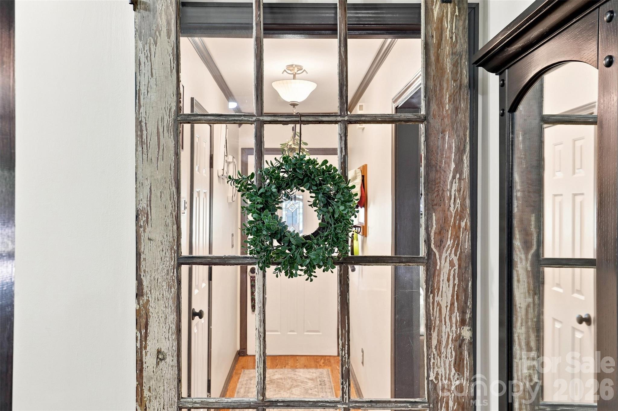 1009 Willow Run Road Property Photo 4