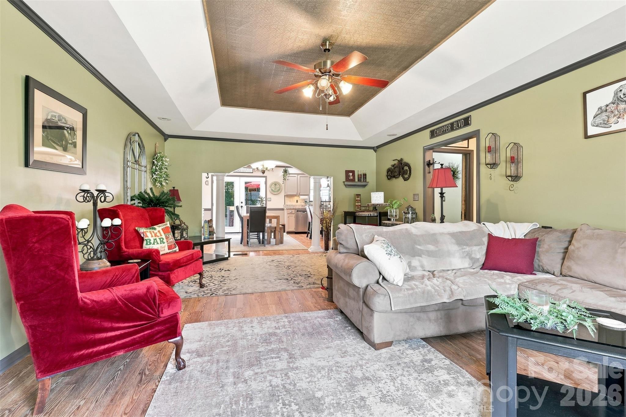 1009 Willow Run Road Property Photo 8
