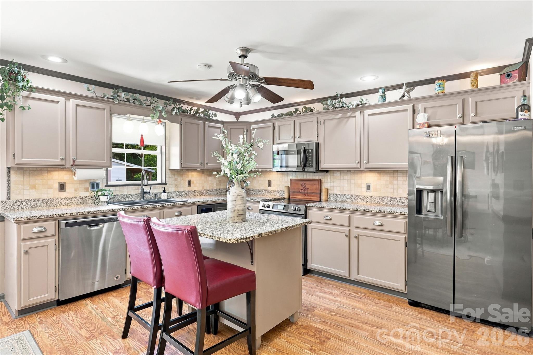 1009 Willow Run Road Property Photo 12
