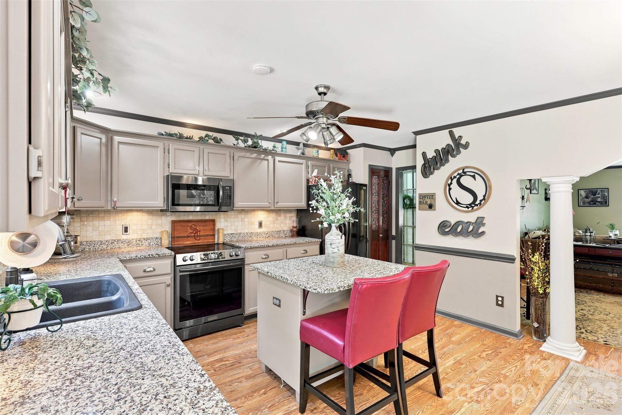 1009 Willow Run Road Property Photo 13