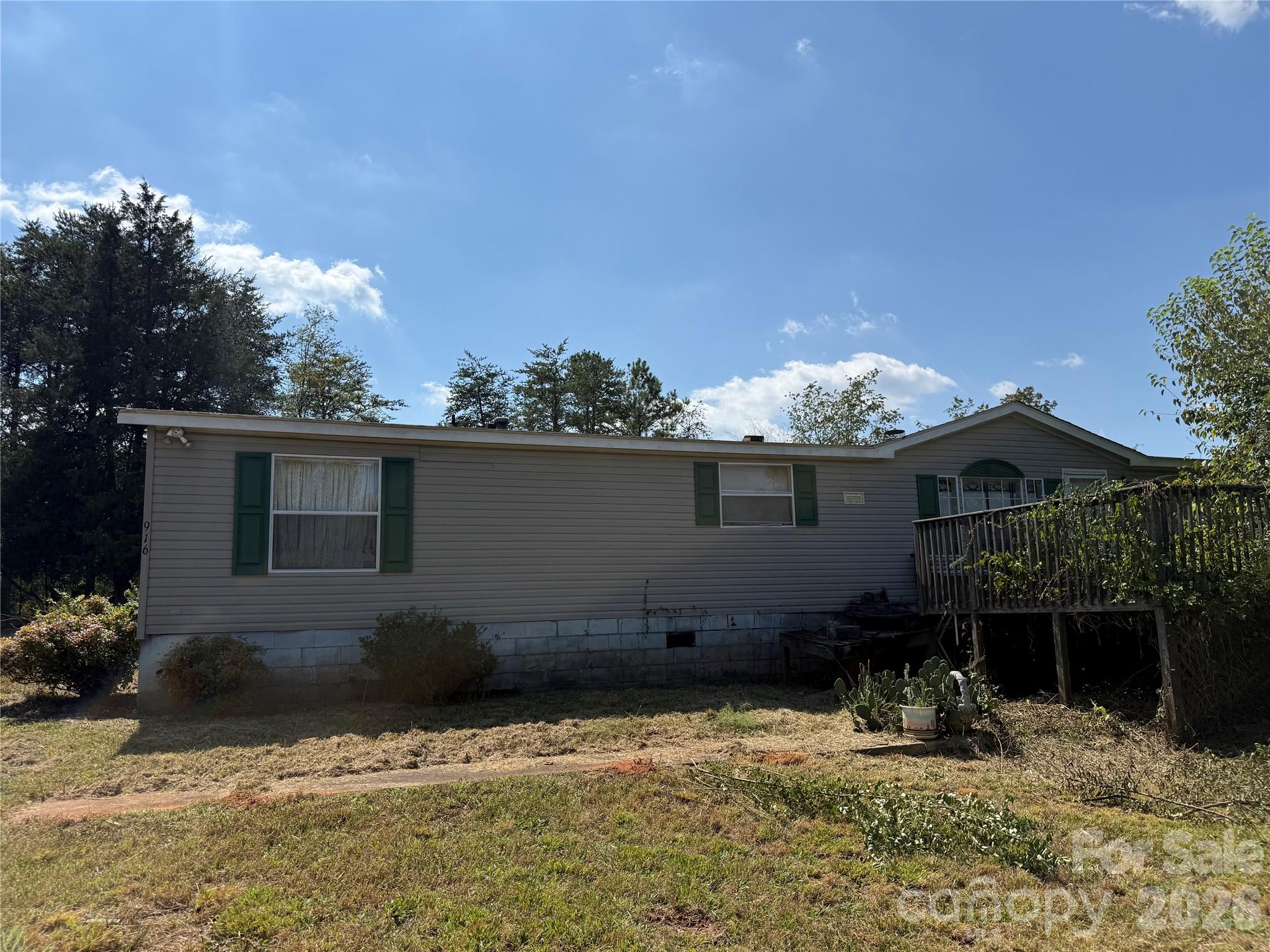 916 Hines Road Property Photo 2