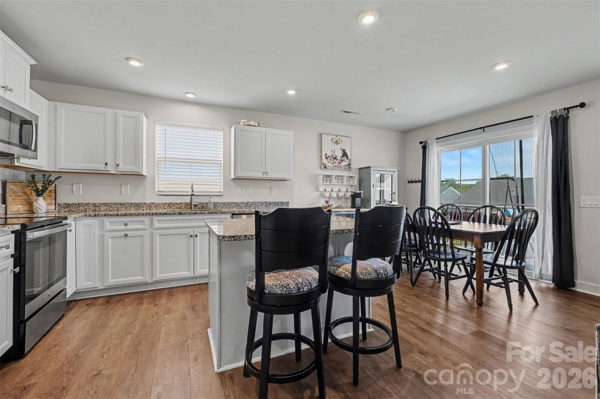 313 Damask Drive Property Photo 4