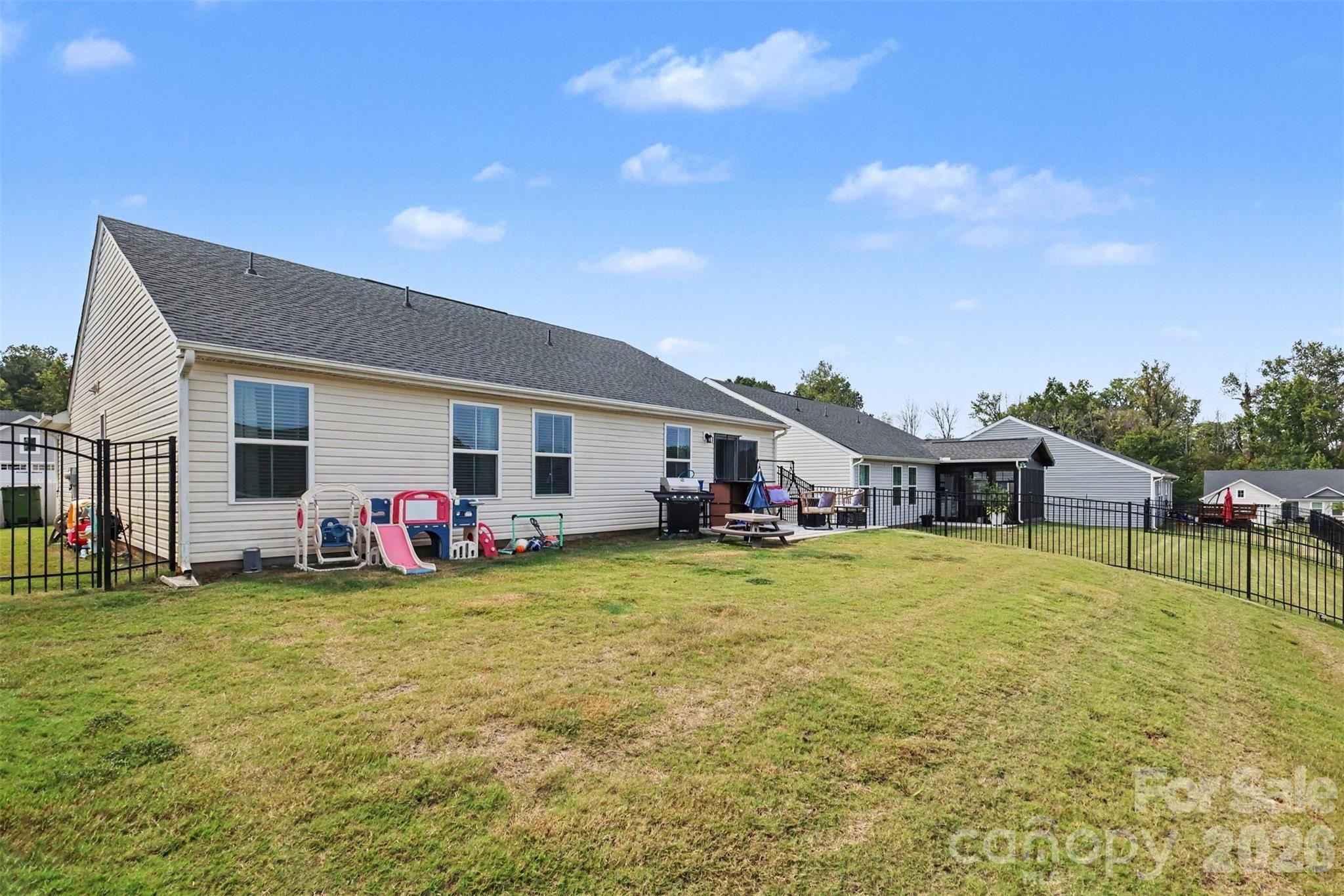 313 Damask Drive Property Photo 13