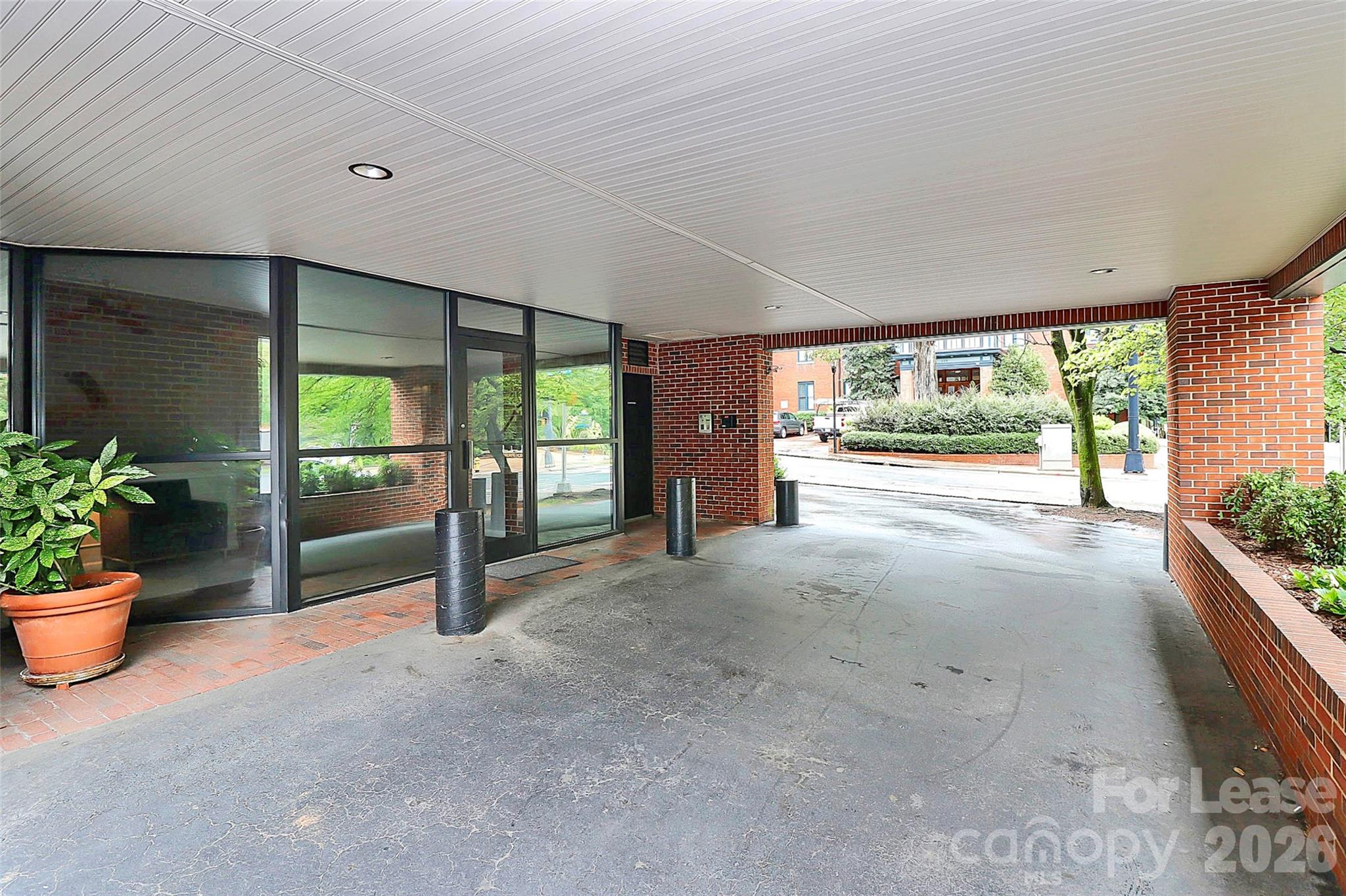 224 N Poplar Street 20 Property Photo 2
