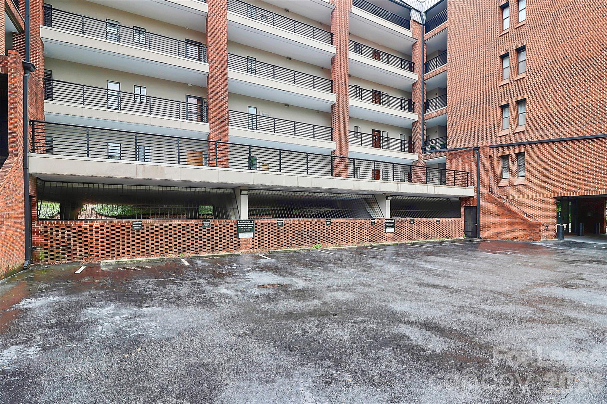 224 N Poplar Street 20 Property Photo 3