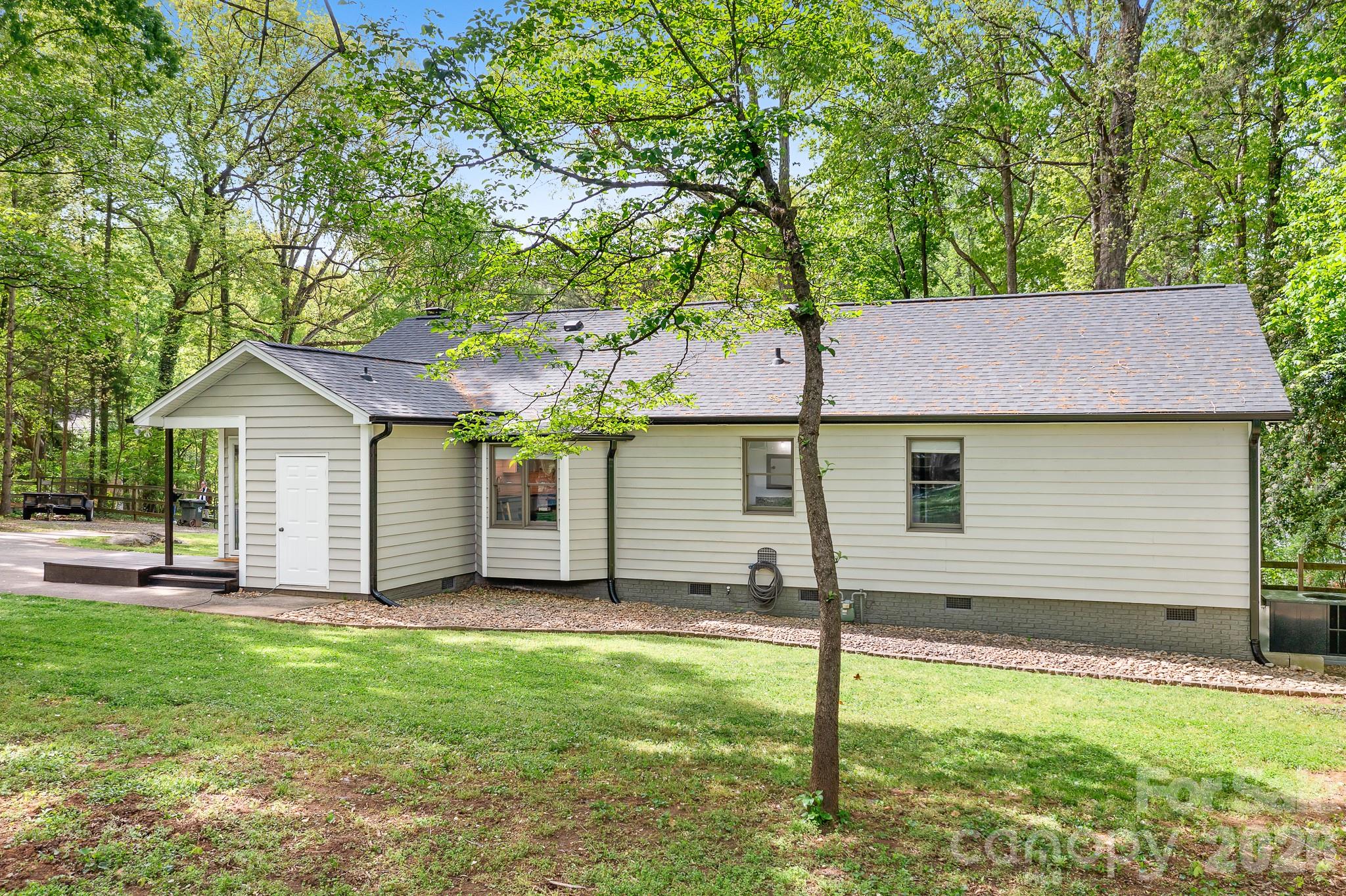 204 Nottingham Drive Property Photo 5