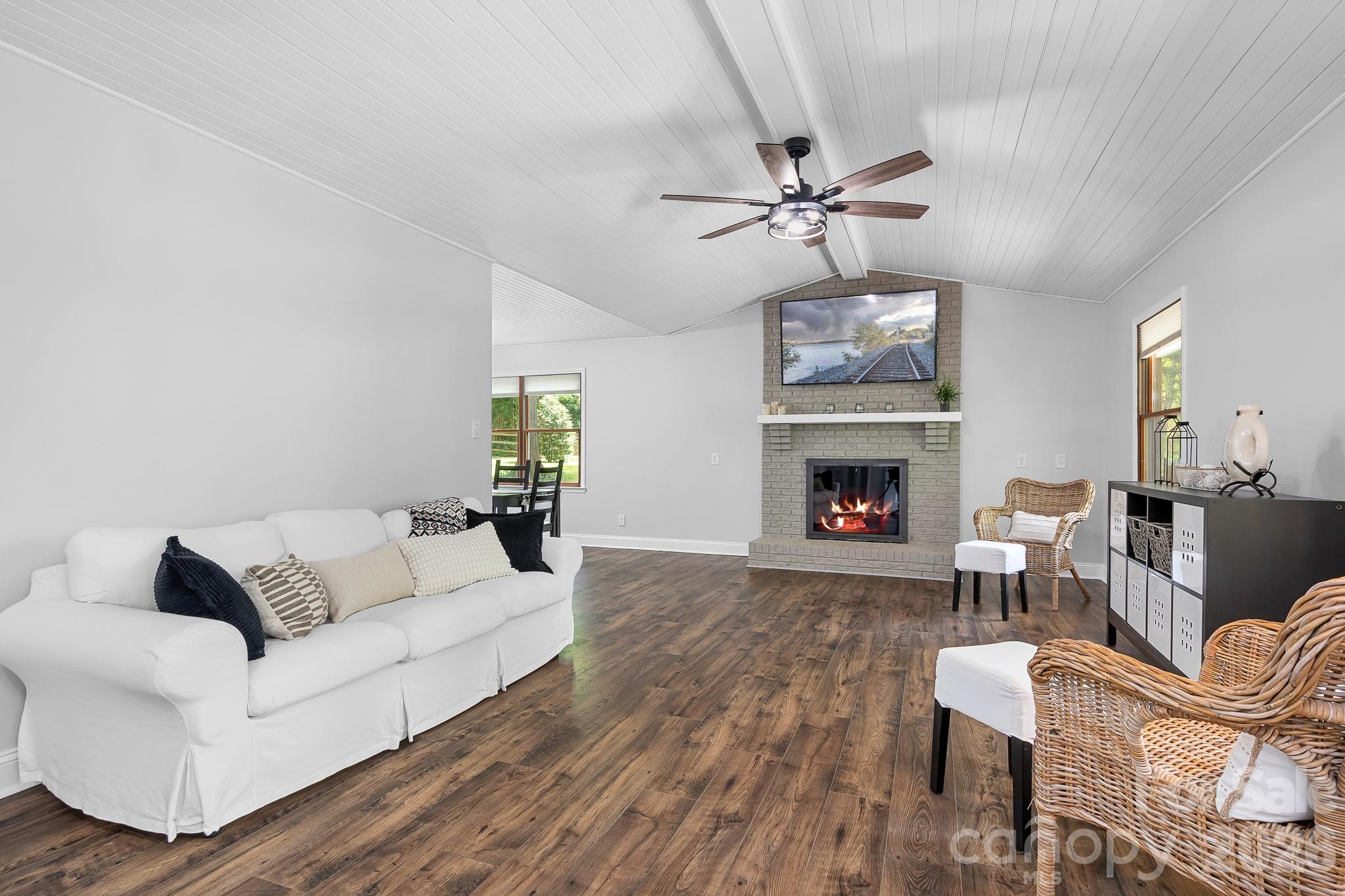 204 Nottingham Drive Property Photo 8