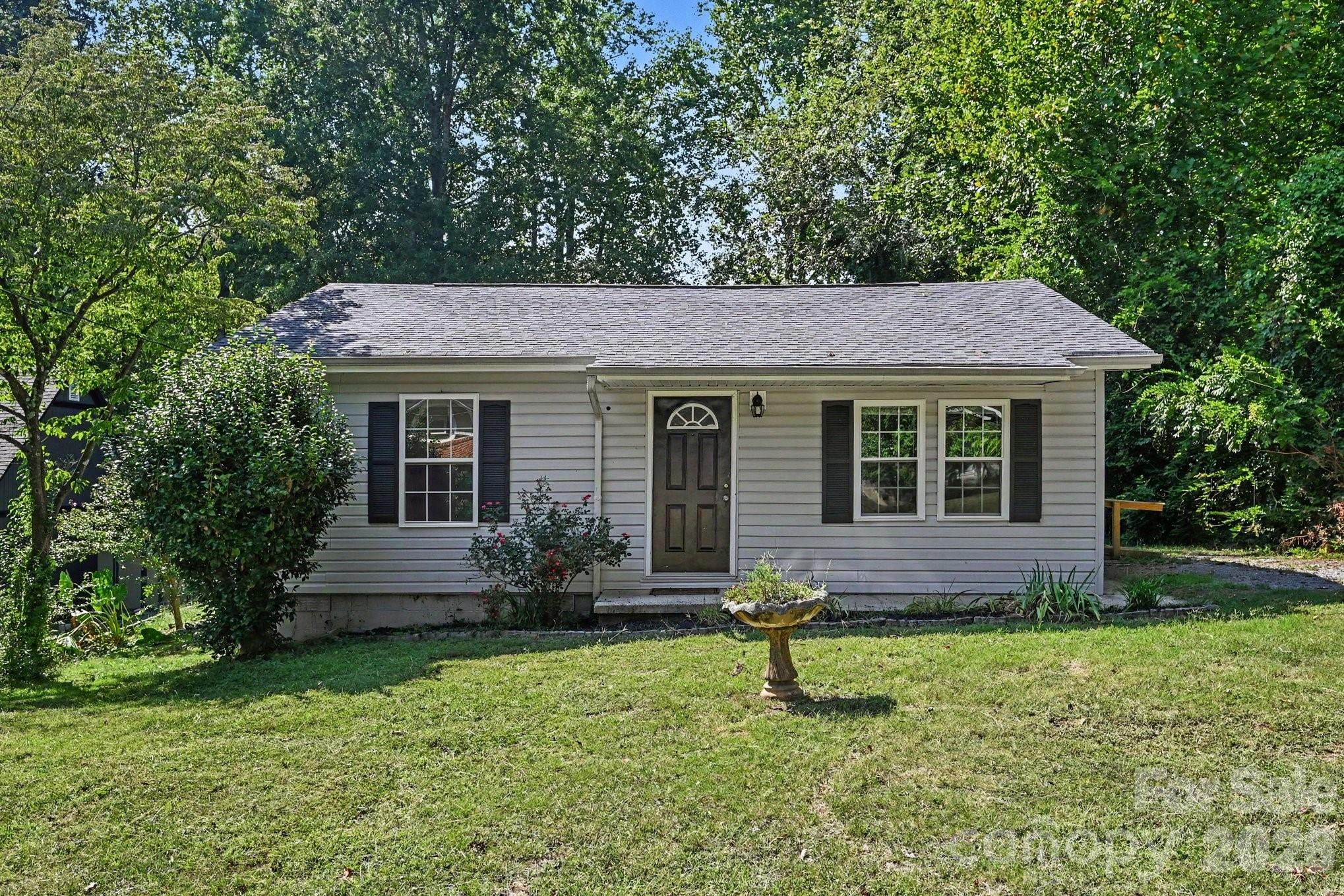 925 S Chestnut Street Property Photo 1