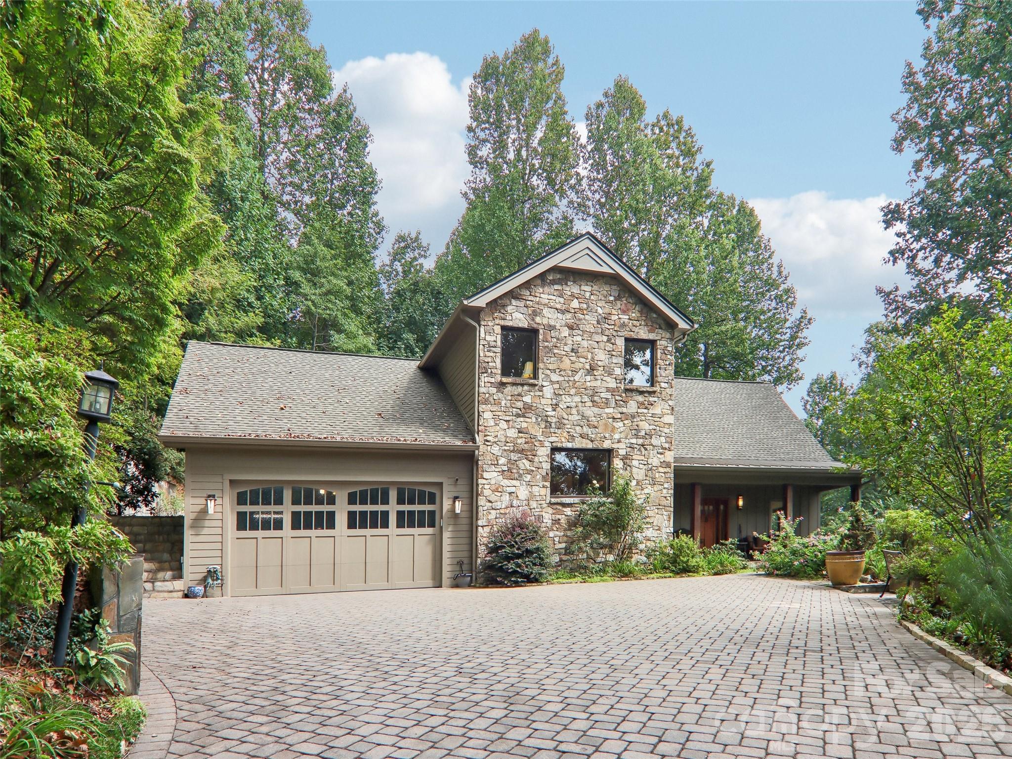 404 Southview Lane Property Photo 1
