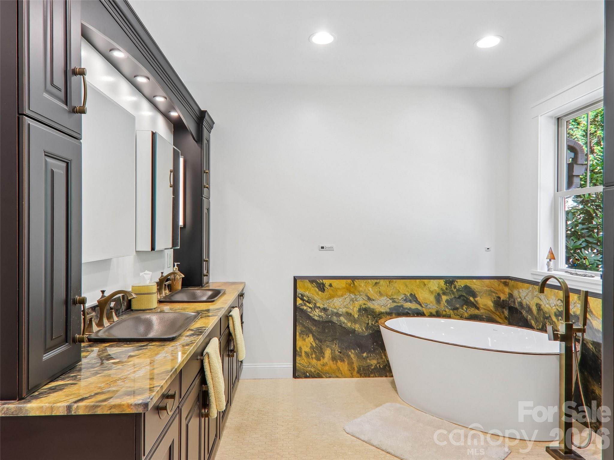 404 Southview Lane Property Photo 17