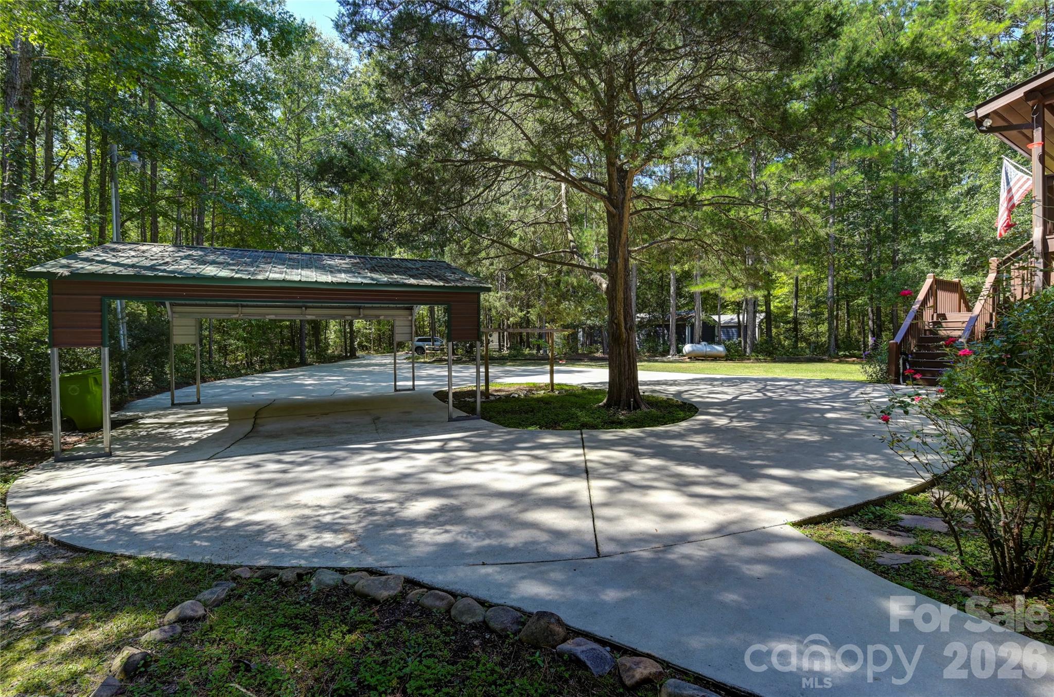 1040 Lawhorn Road Property Photo 4