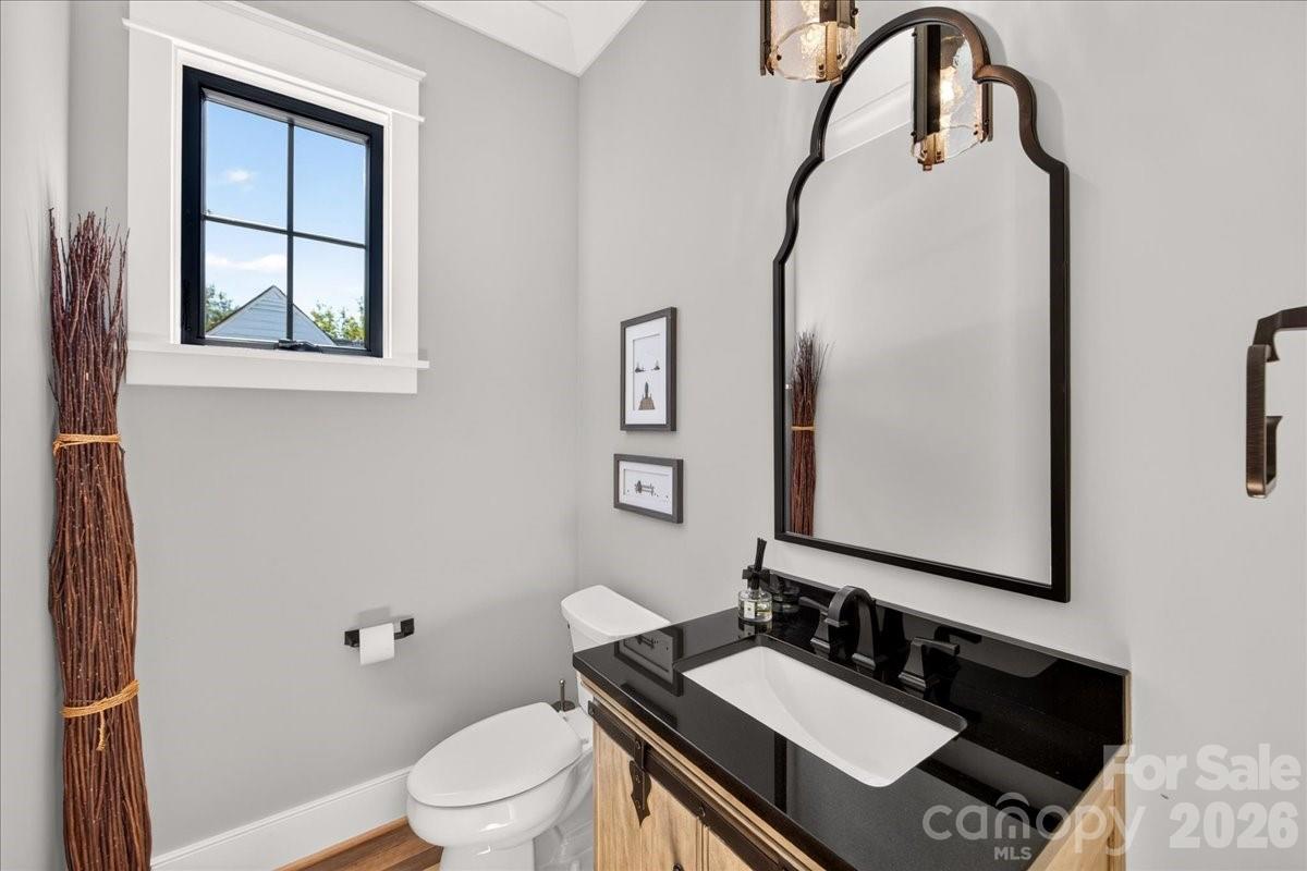 416 Woodland Street Property Photo 20