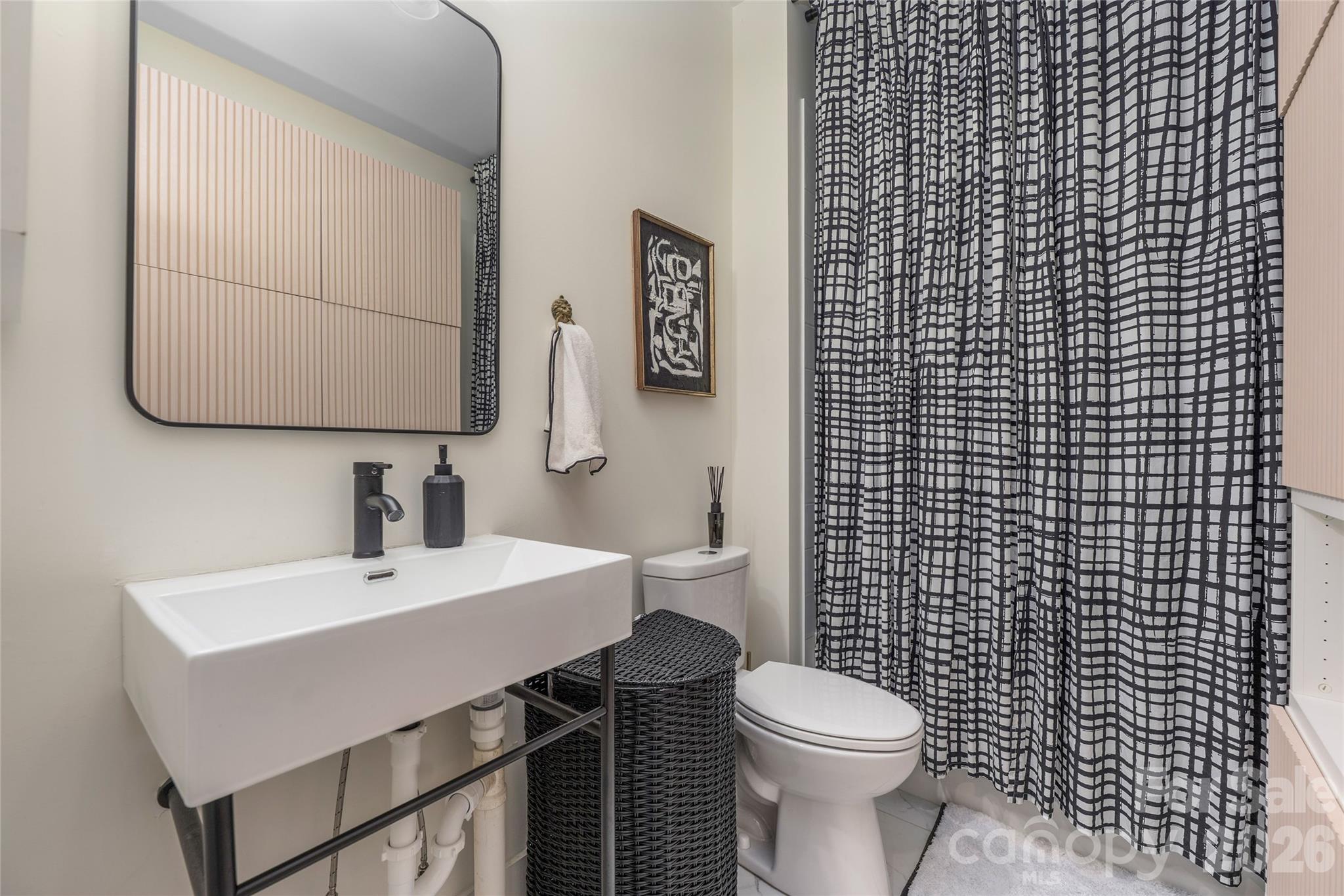 2501 Milton Avenue Property Photo 16