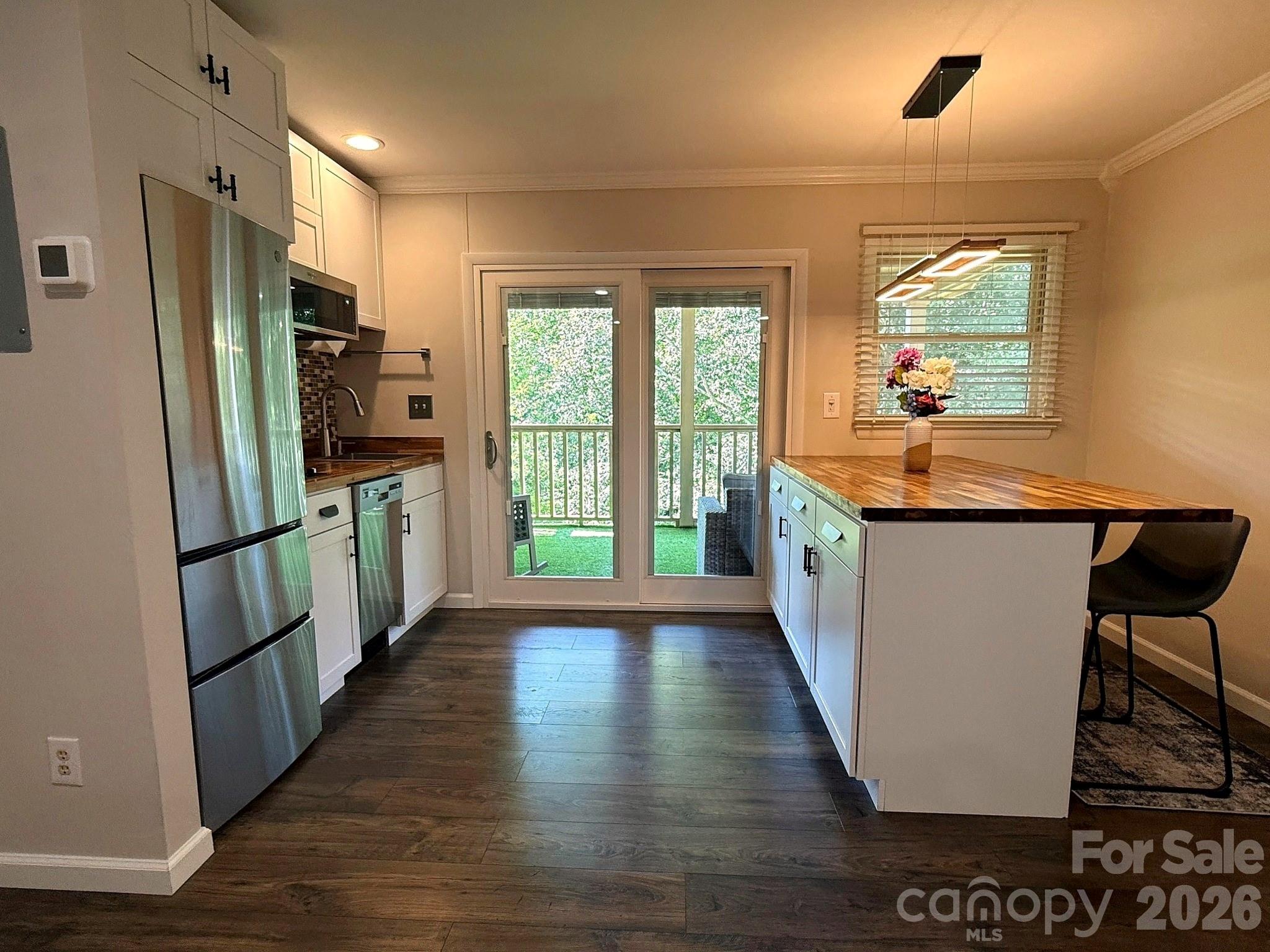 160 Whitney Boulevard 24 Property Photo 10