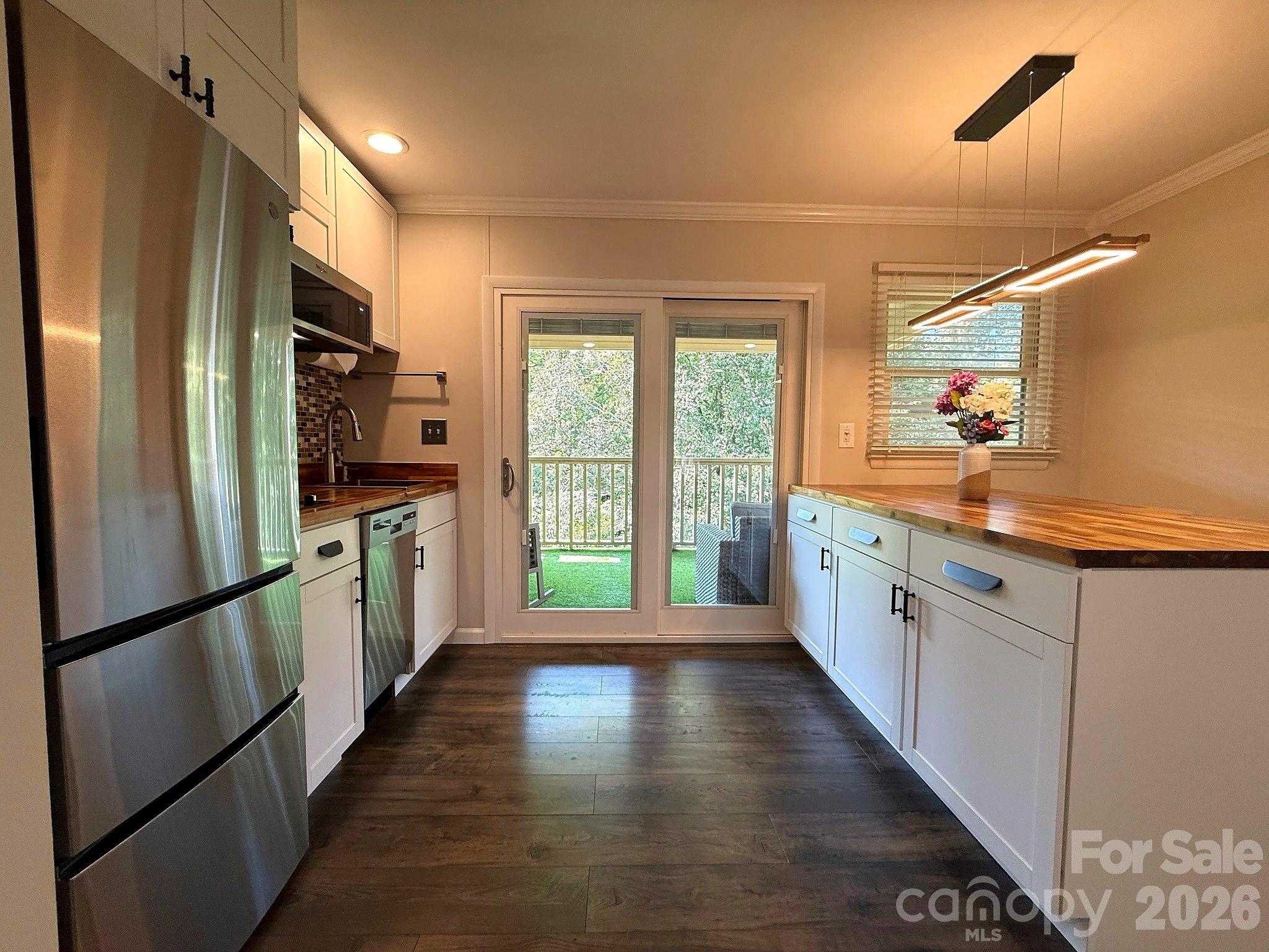 160 Whitney Boulevard 24 Property Photo 12