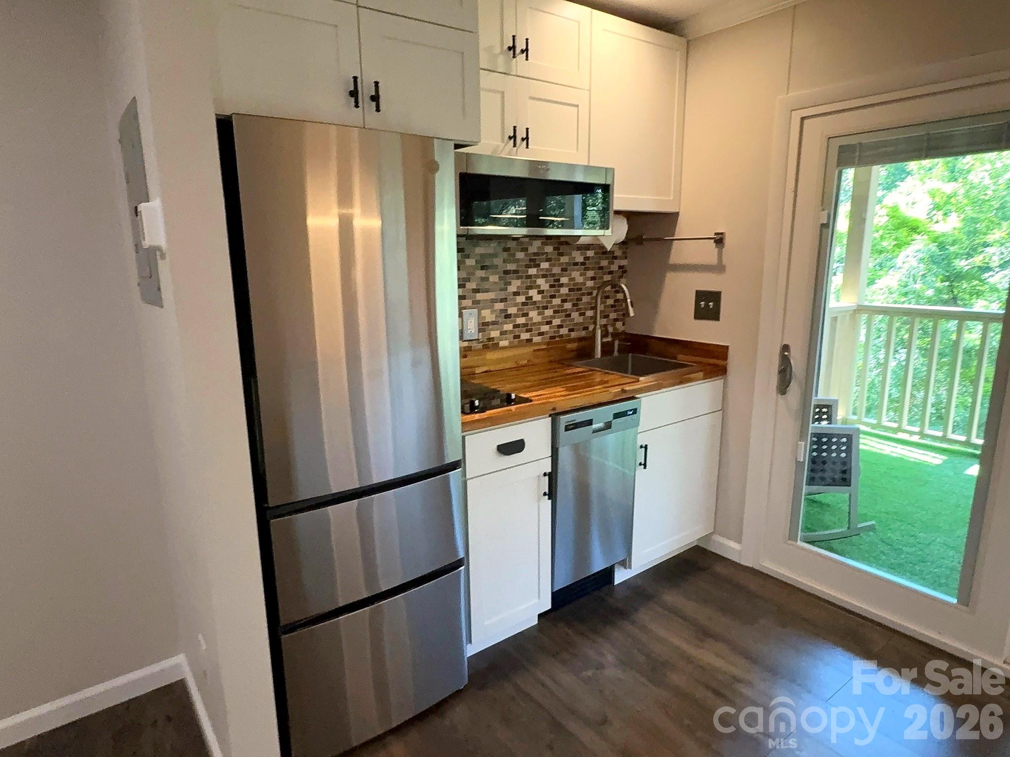 160 Whitney Boulevard 24 Property Photo 13