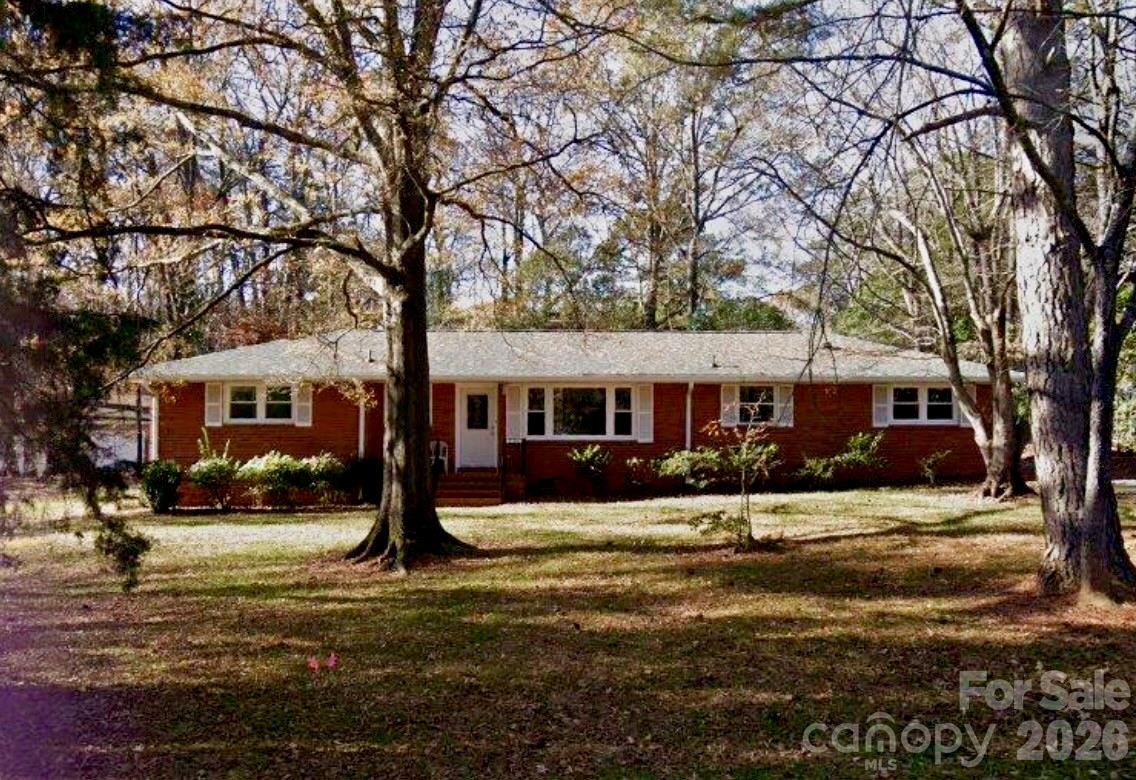 7029 Linda Lake Drive Property Photo 1