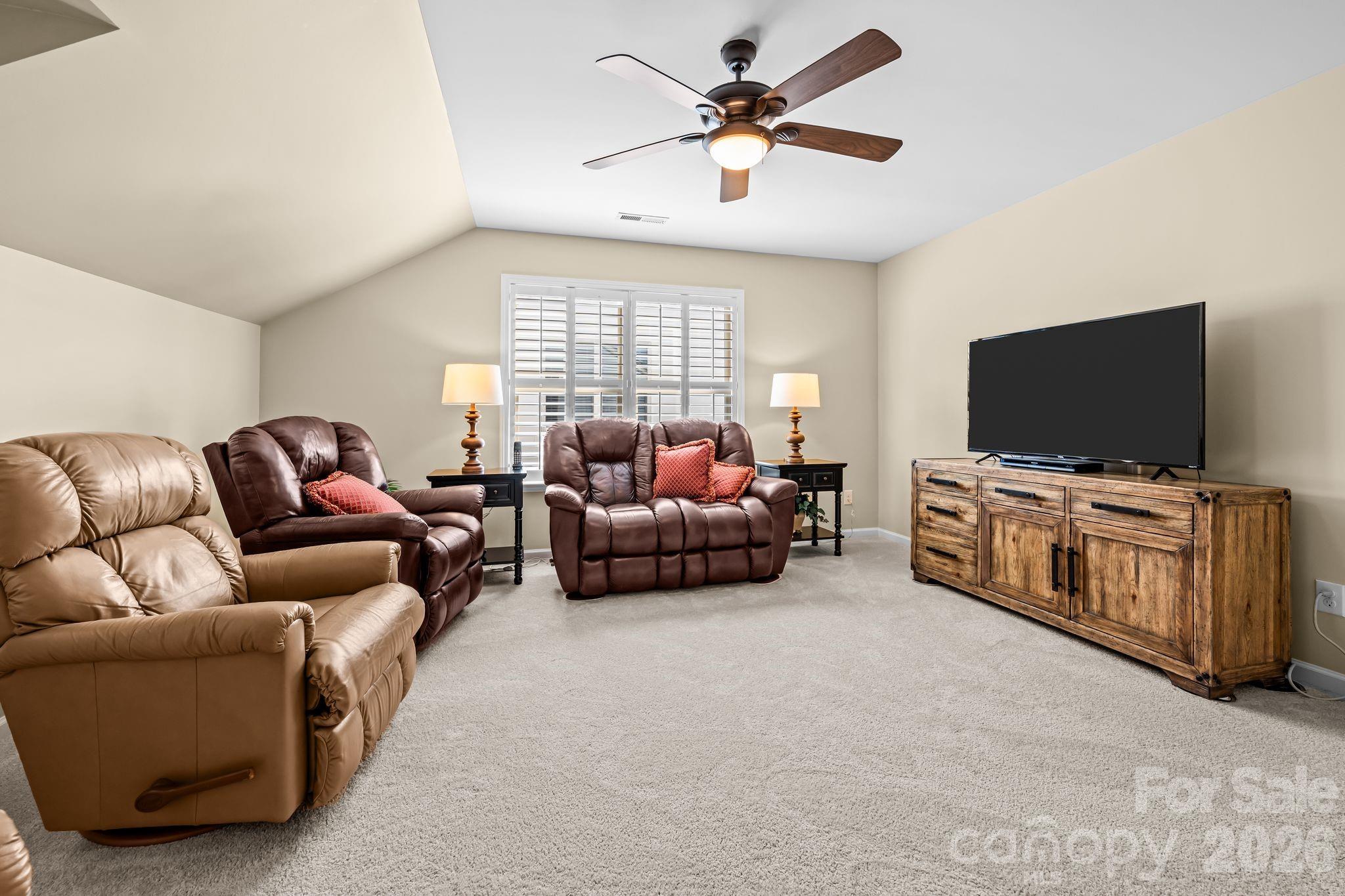 411 Haven Avenue Property Photo 28