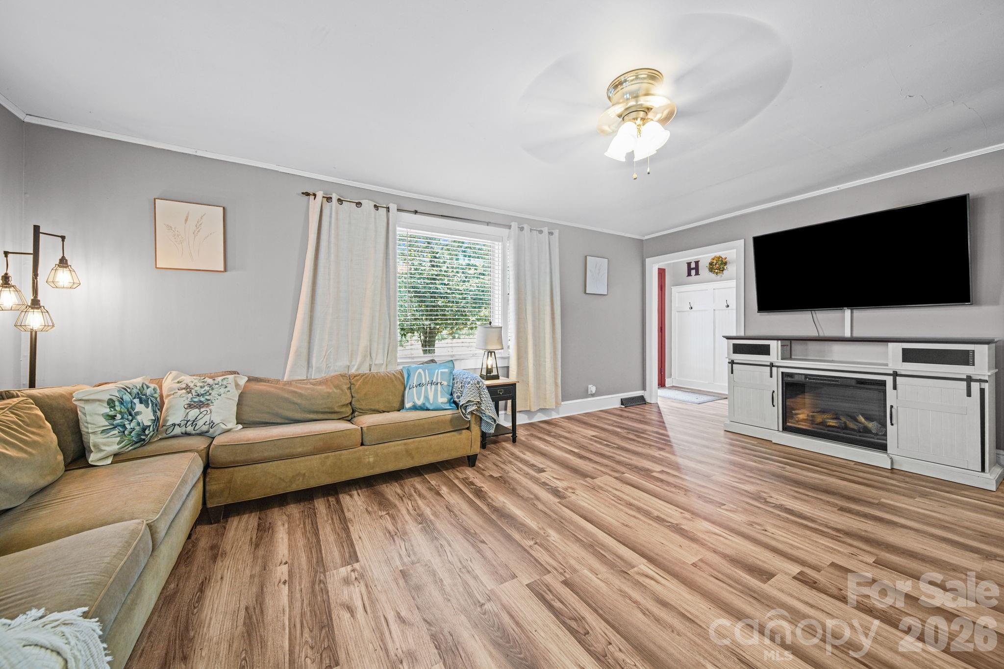 823 Great Falls Highway Property Photo 7
