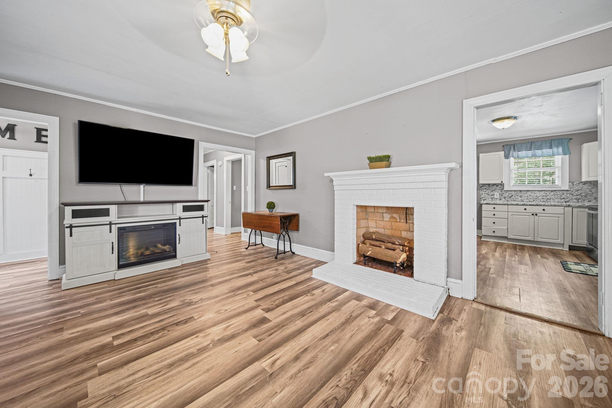 823 Great Falls Highway Property Photo 8
