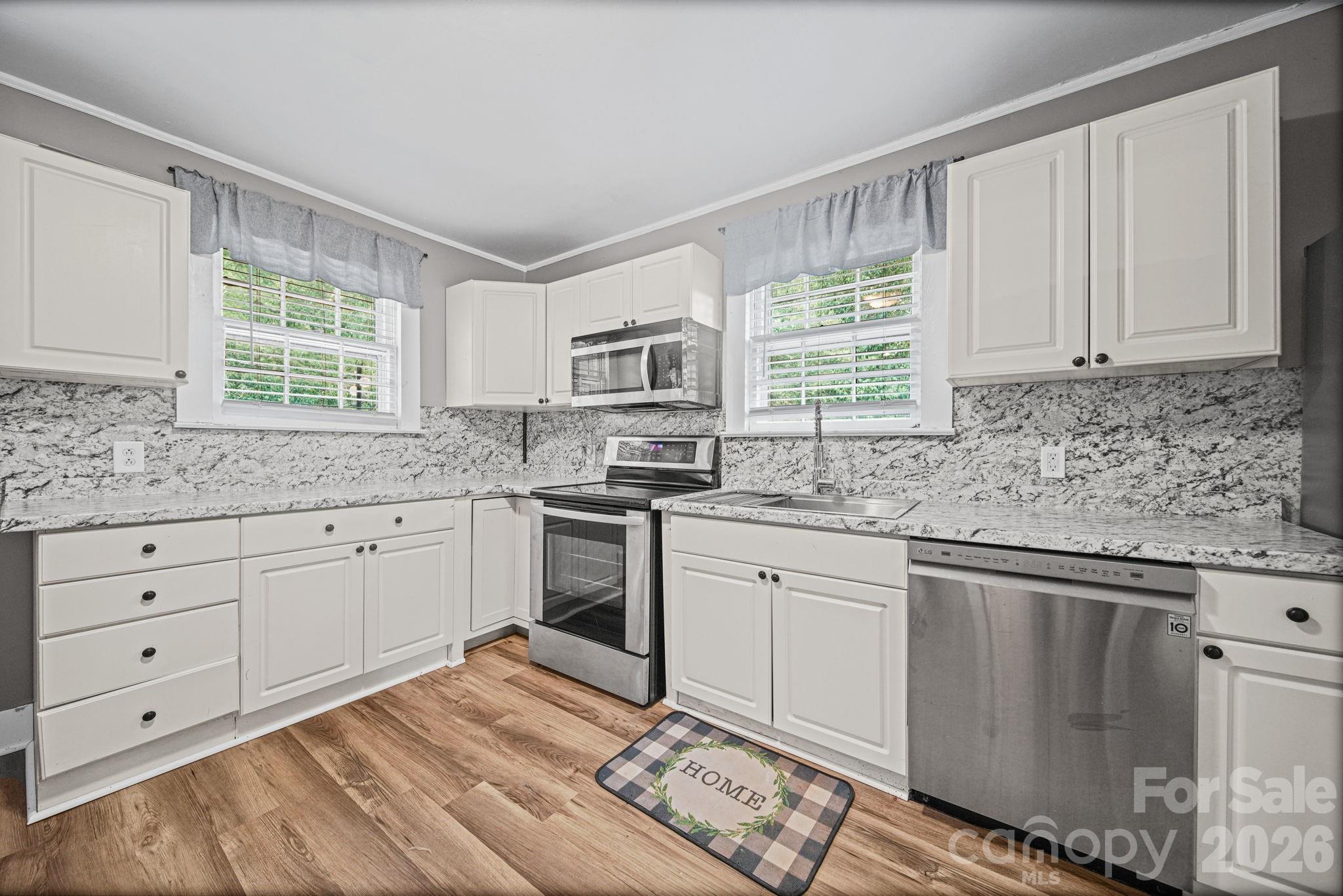 823 Great Falls Highway Property Photo 10
