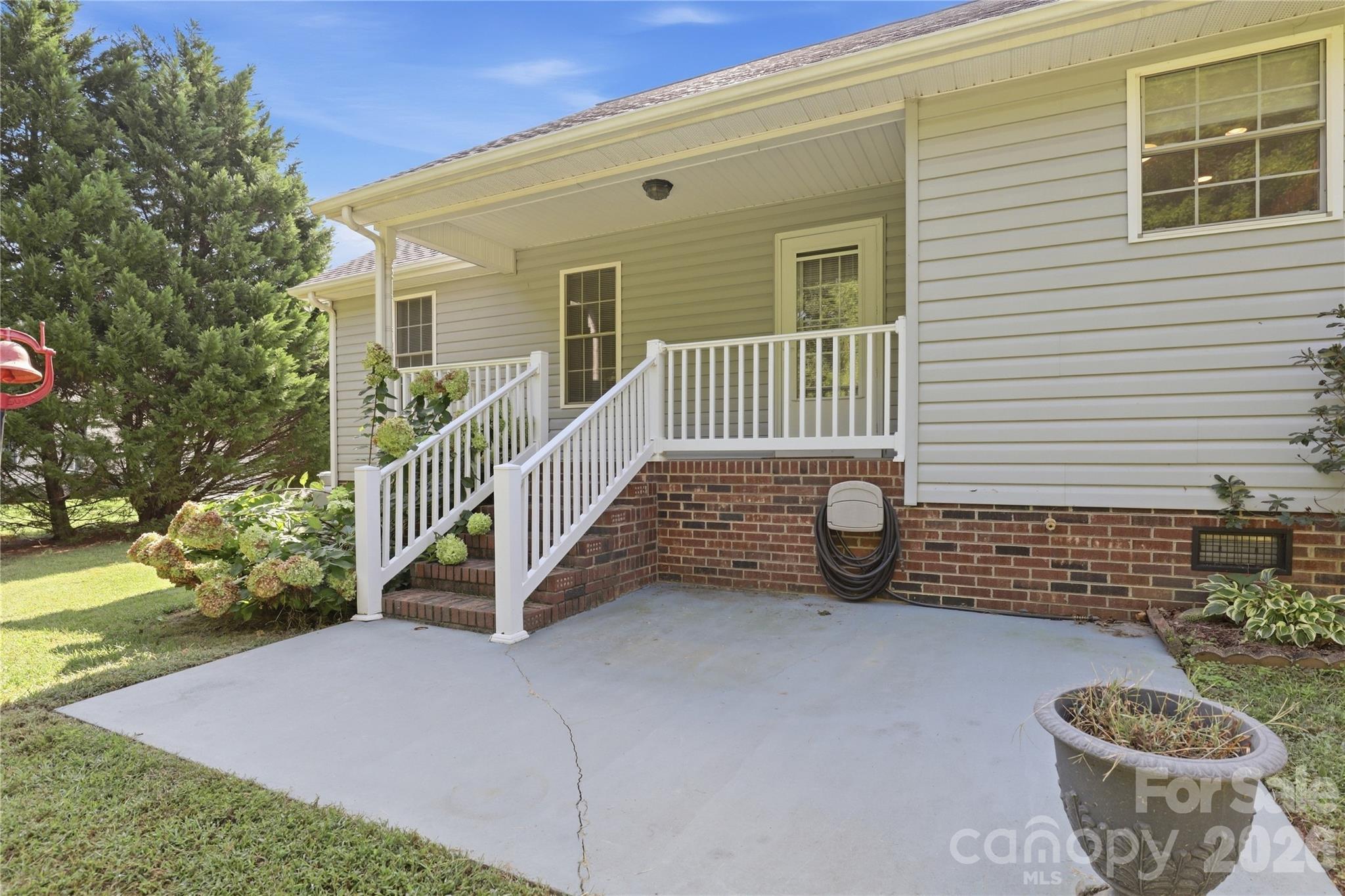 6497 Fly A Way Drive Property Photo 23