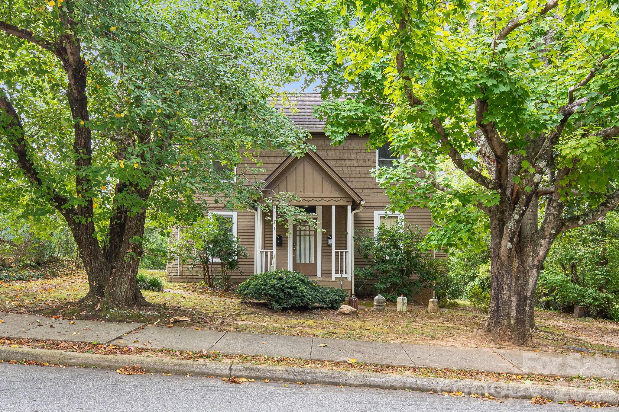 127 Hillside Street Property Photo 1