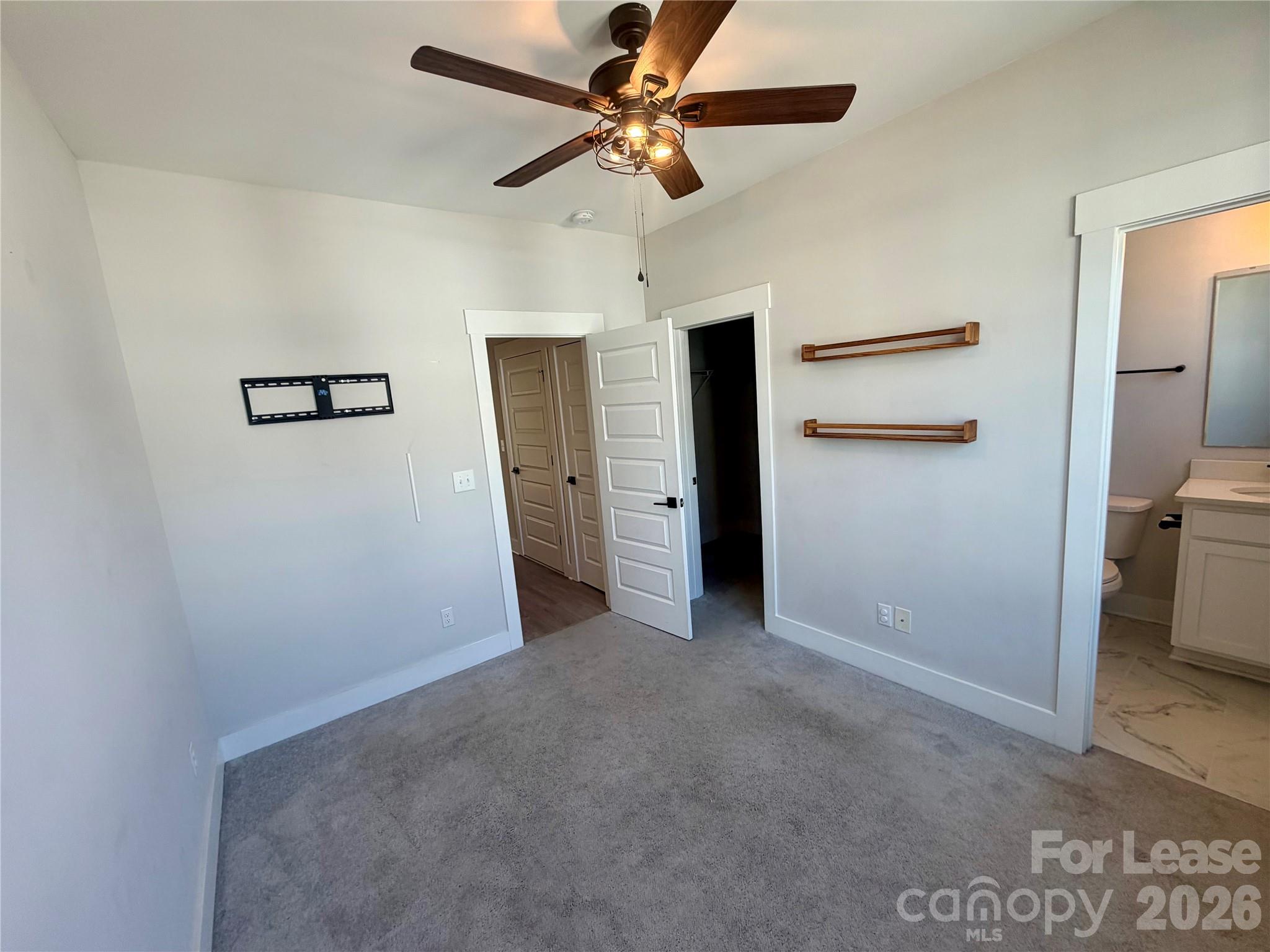 566 W End Drive Property Photo 11