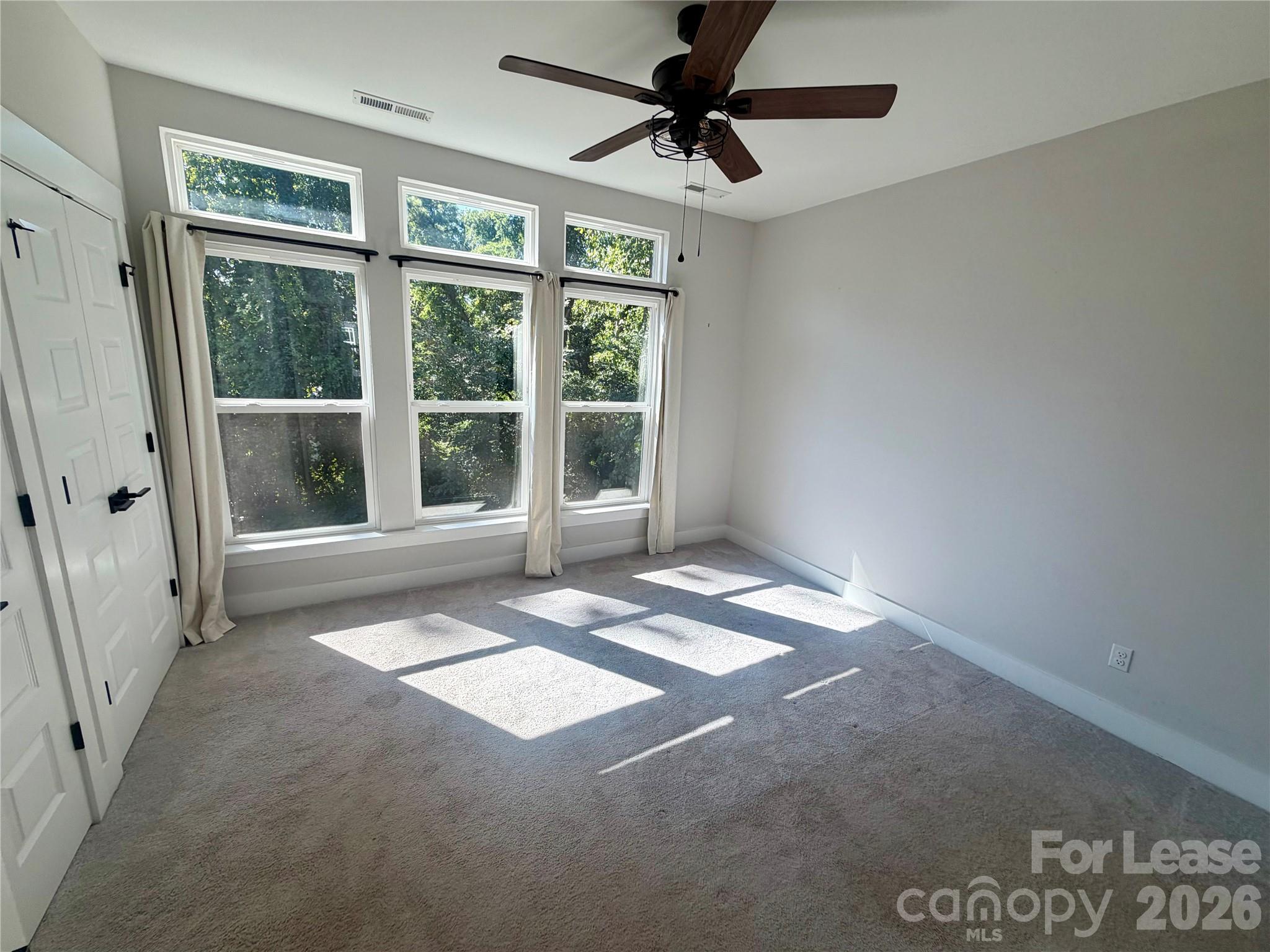 566 W End Drive Property Photo 15