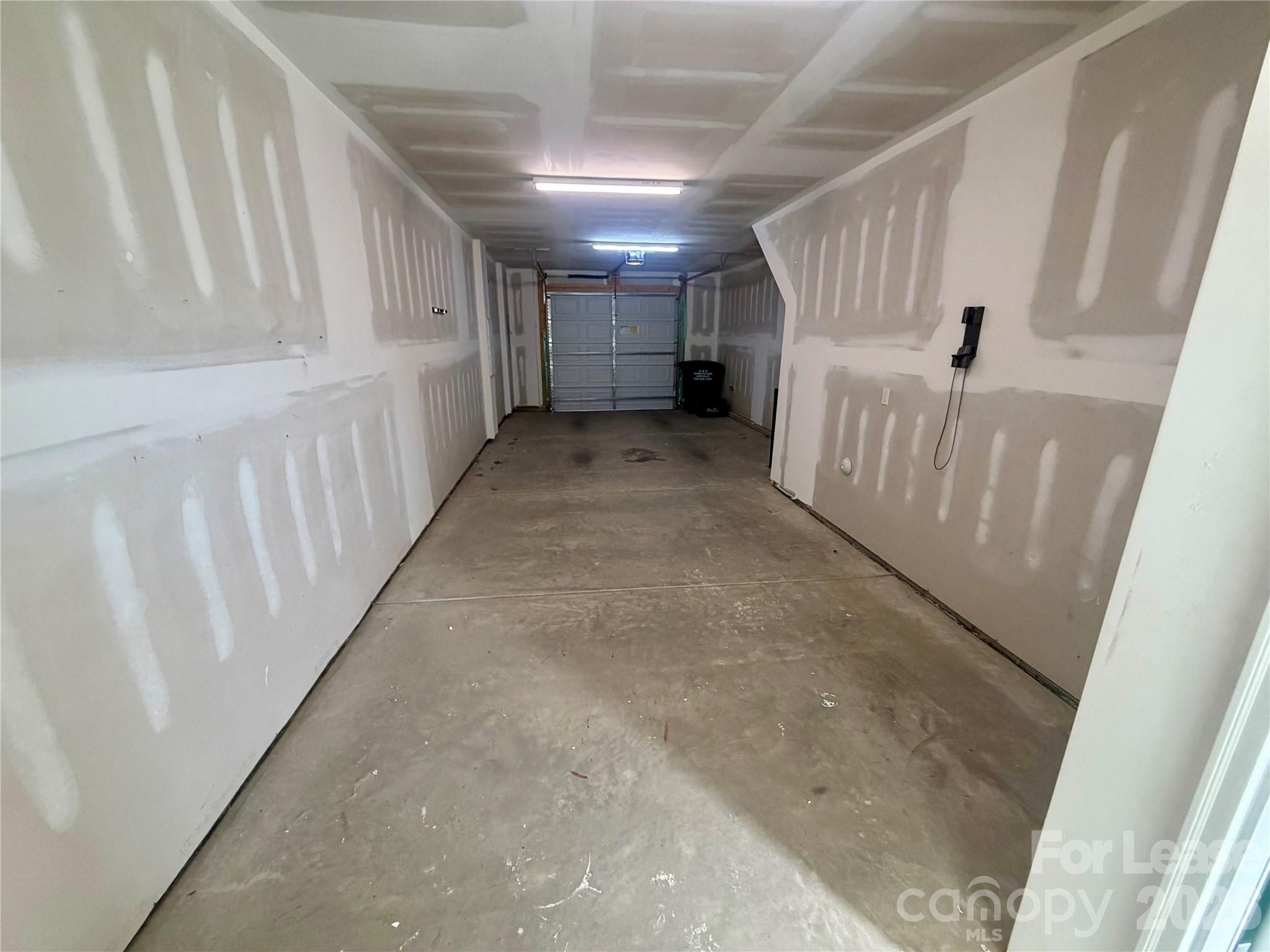 566 W End Drive Property Photo 18