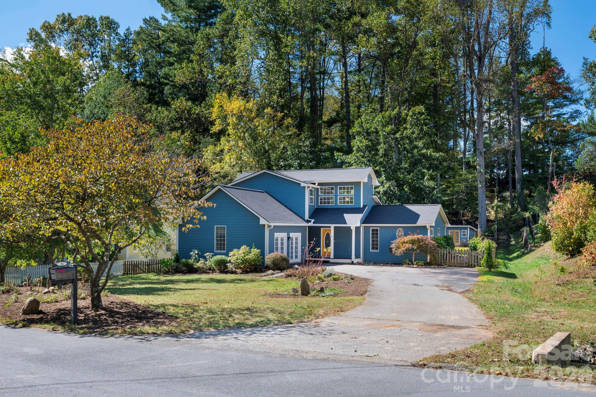 16 Pinecroft Road Property Photo 1