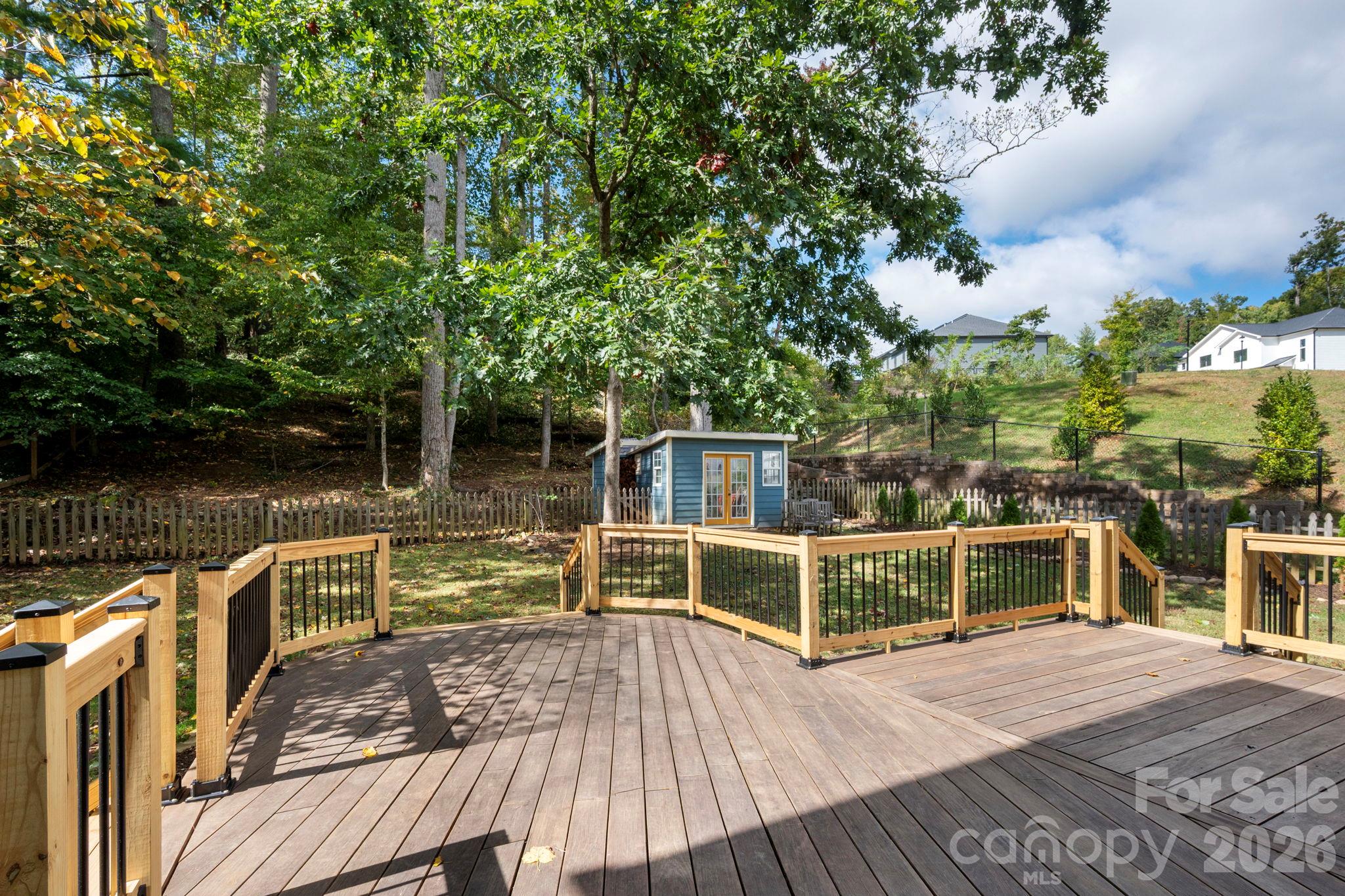16 Pinecroft Road Property Photo 25